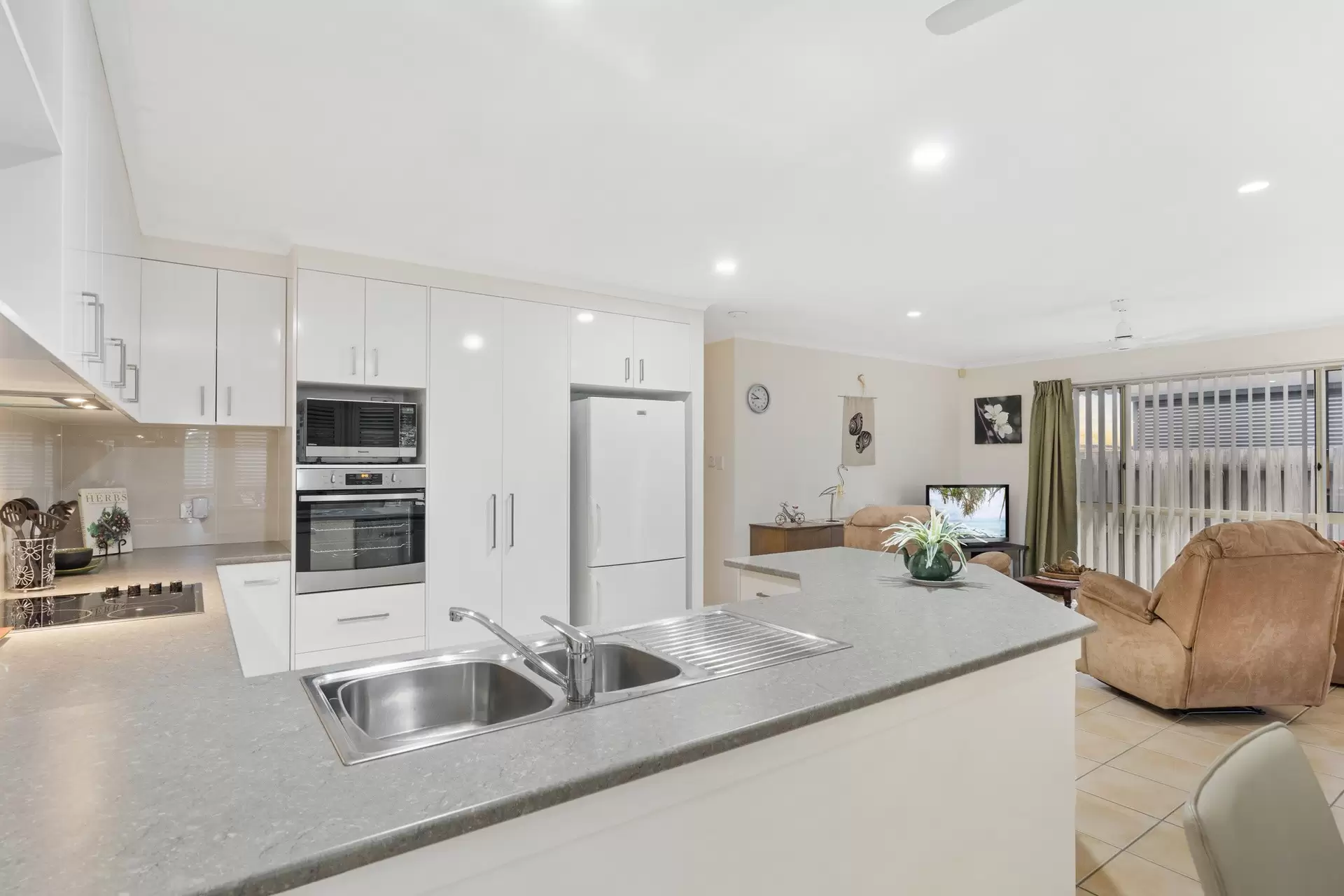 68 Passage Street, Cleveland Sold by Queensland Sotheby's International Realty - image 1