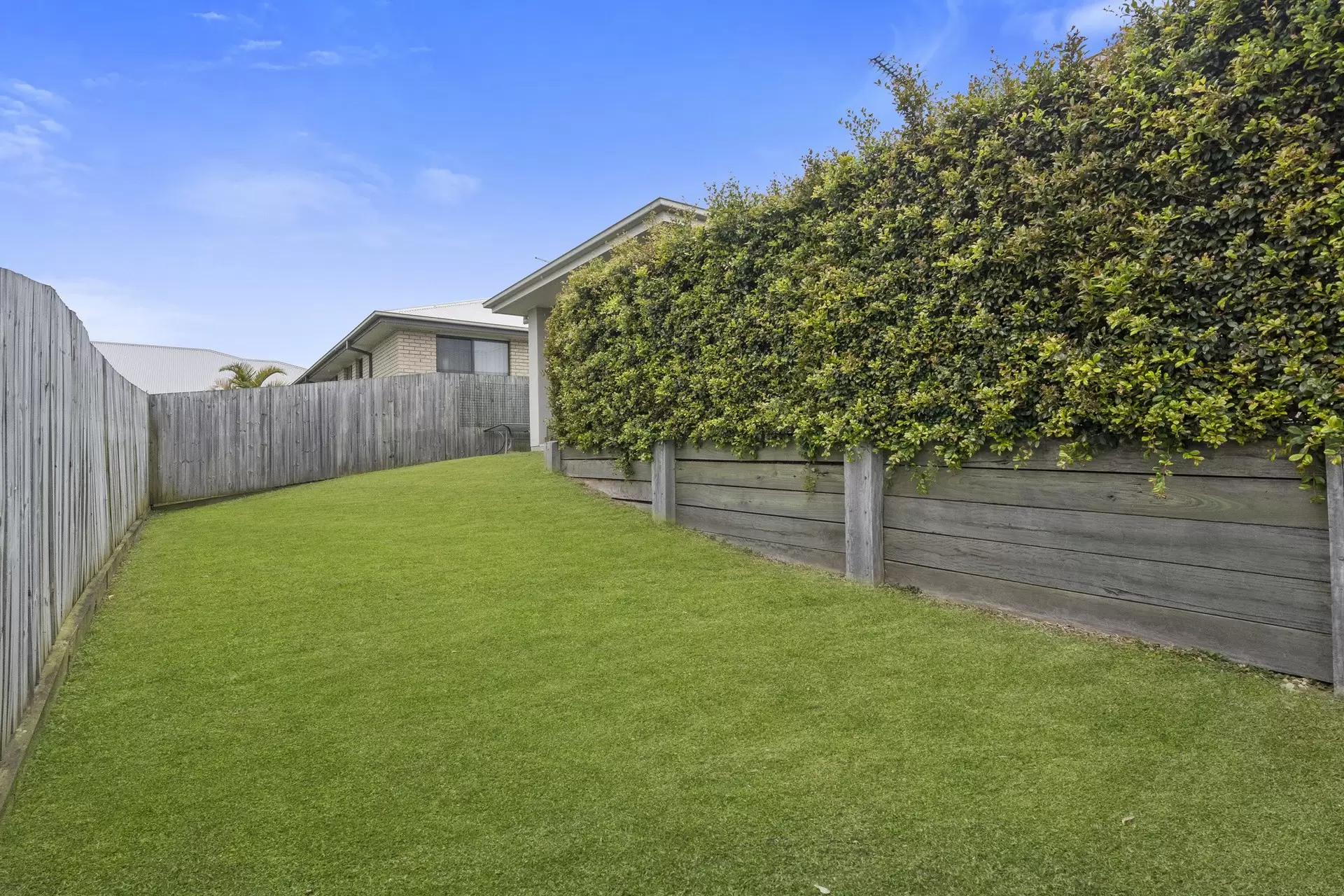 25 Fiddlewood Street, Victoria Point Sold by  - image 1