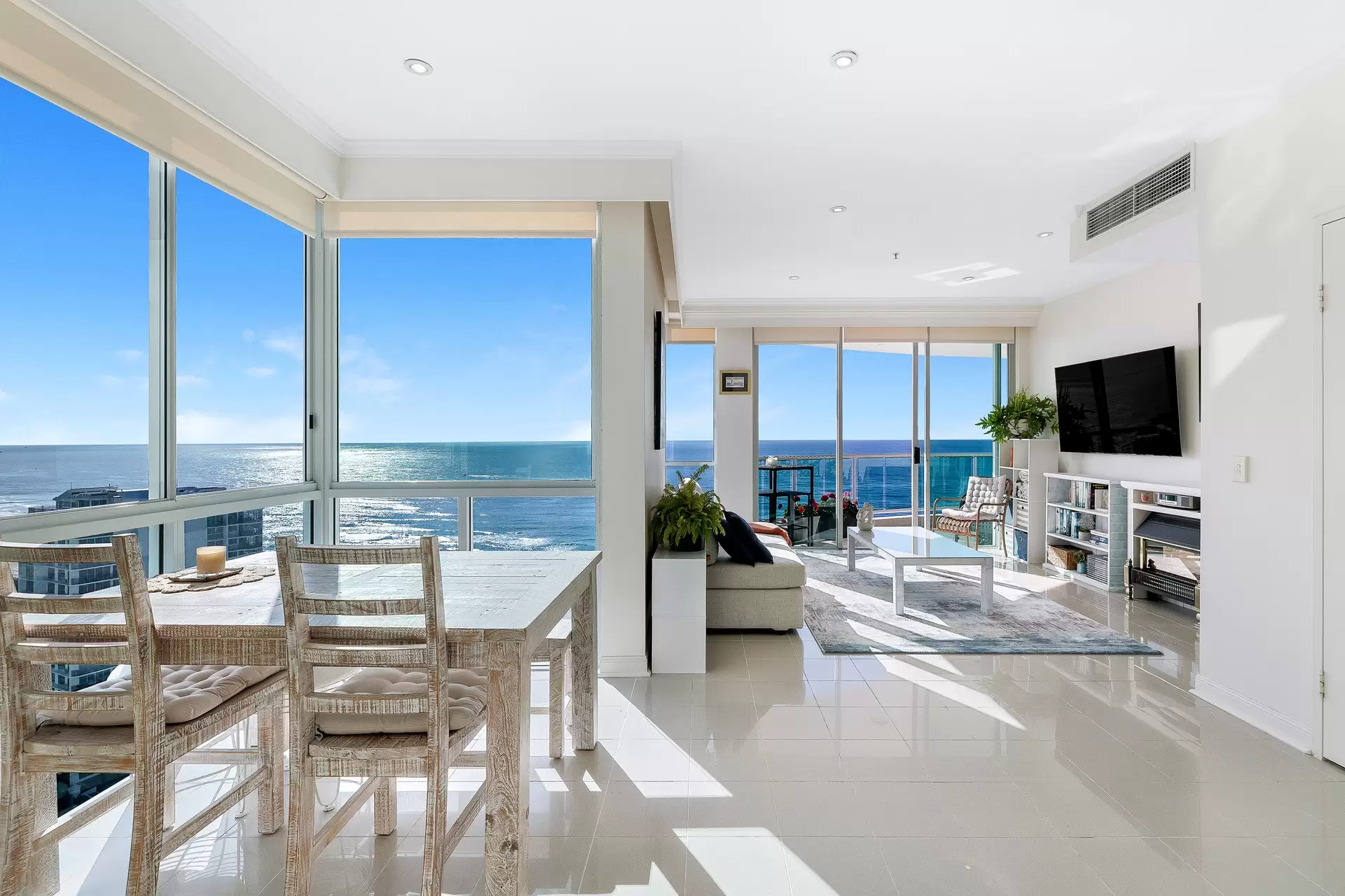 57/5 Woodroffe Avenue, Main Beach Sold by Queensland Sotheby's International Realty - image 1
