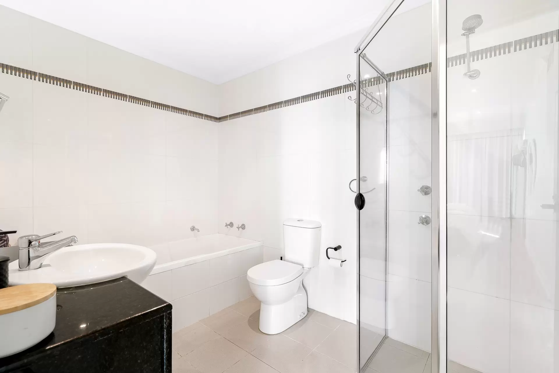 57/5 Woodroffe Avenue, Main Beach Sold by Queensland Sotheby's International Realty - image 1