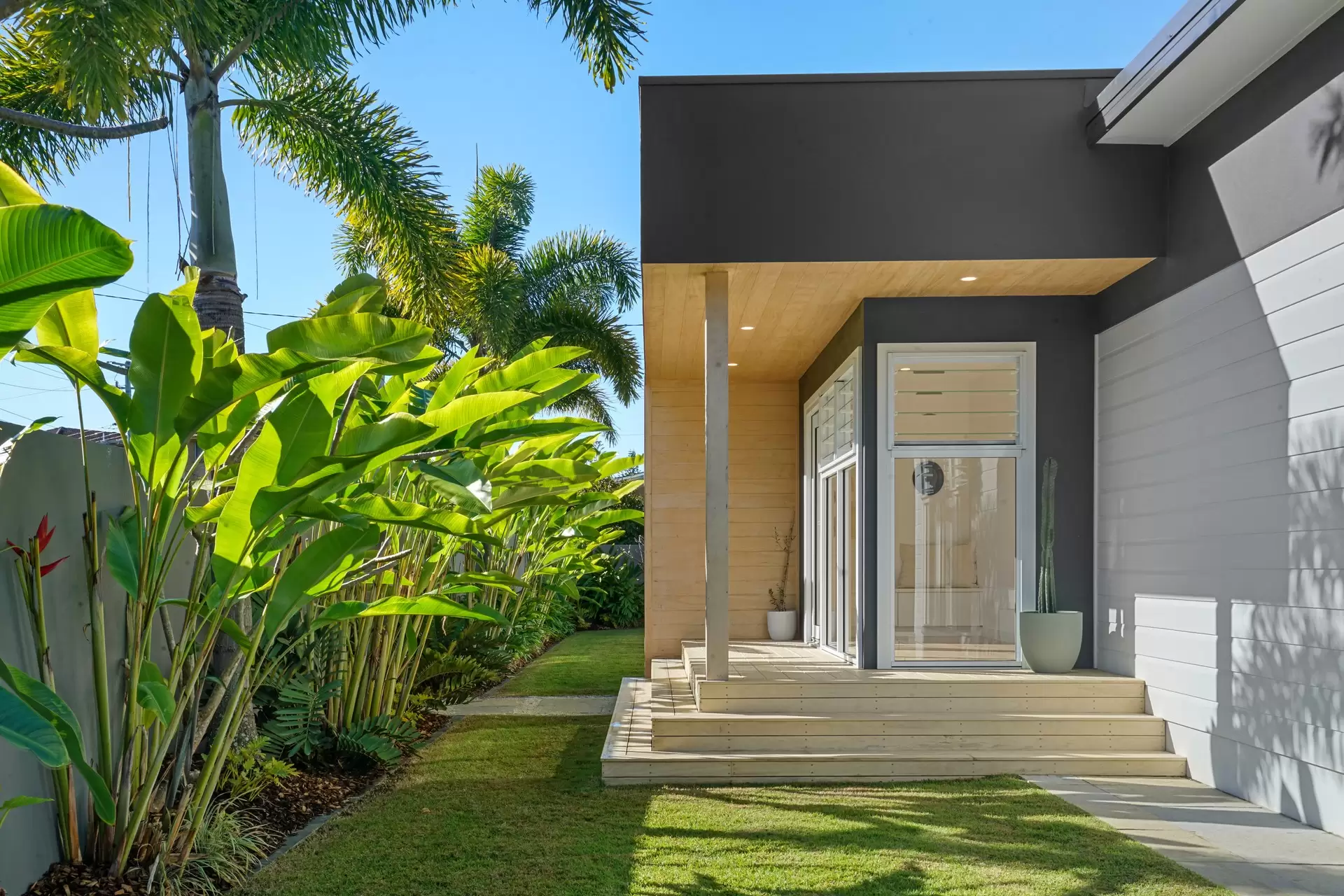 33 Ikkina Road, Burleigh Heads Sold by Queensland Sotheby's International Realty - image 1