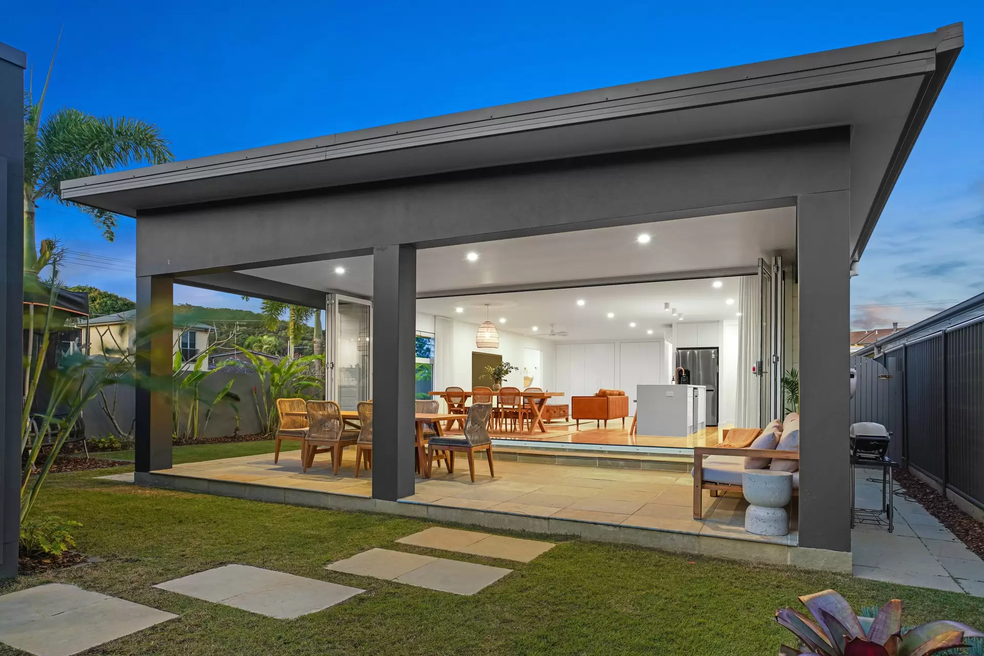 33 Ikkina Road, Burleigh Heads Sold by Queensland Sotheby's International Realty - image 1