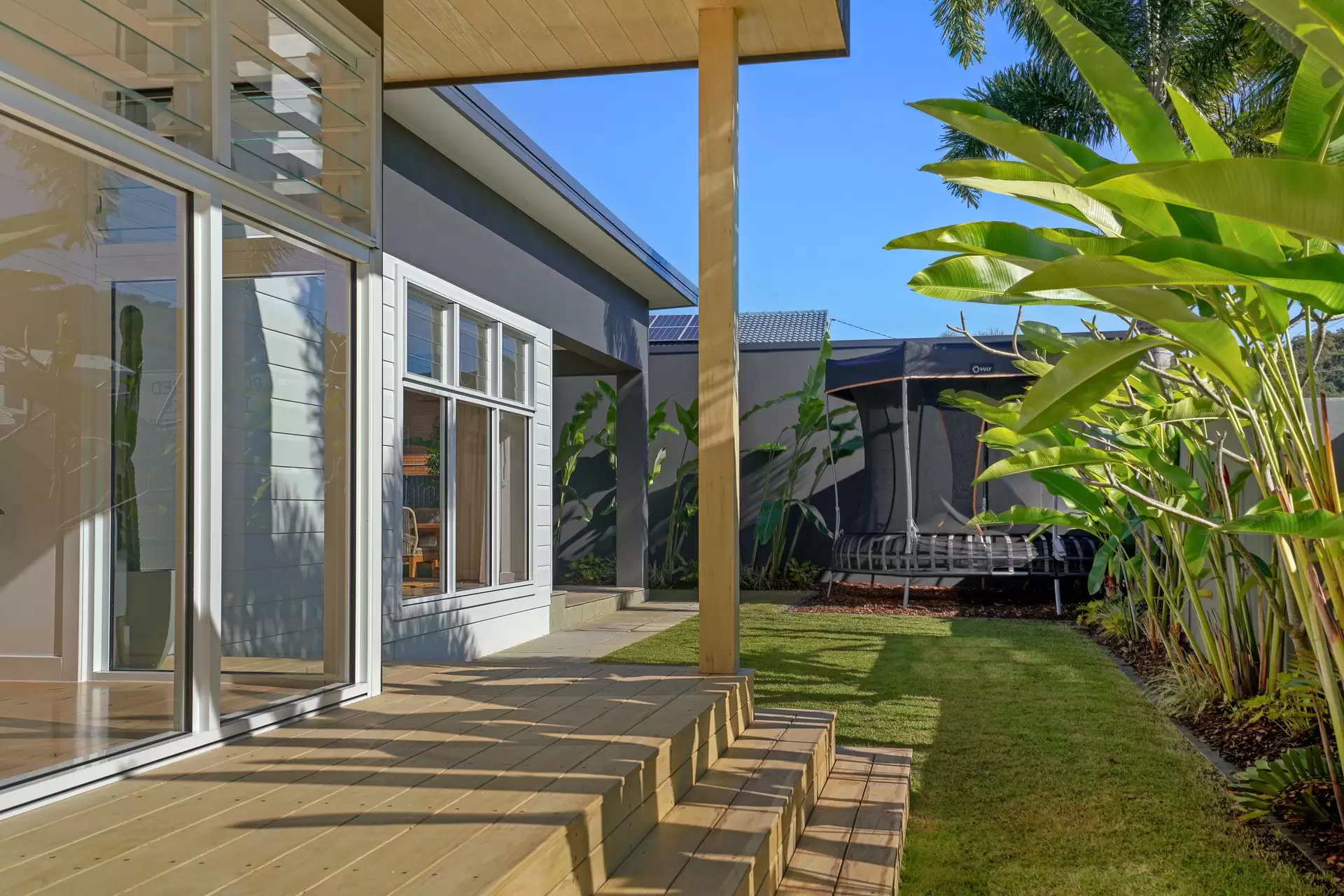 33 Ikkina Road, Burleigh Heads Sold by Queensland Sotheby's International Realty - image 1