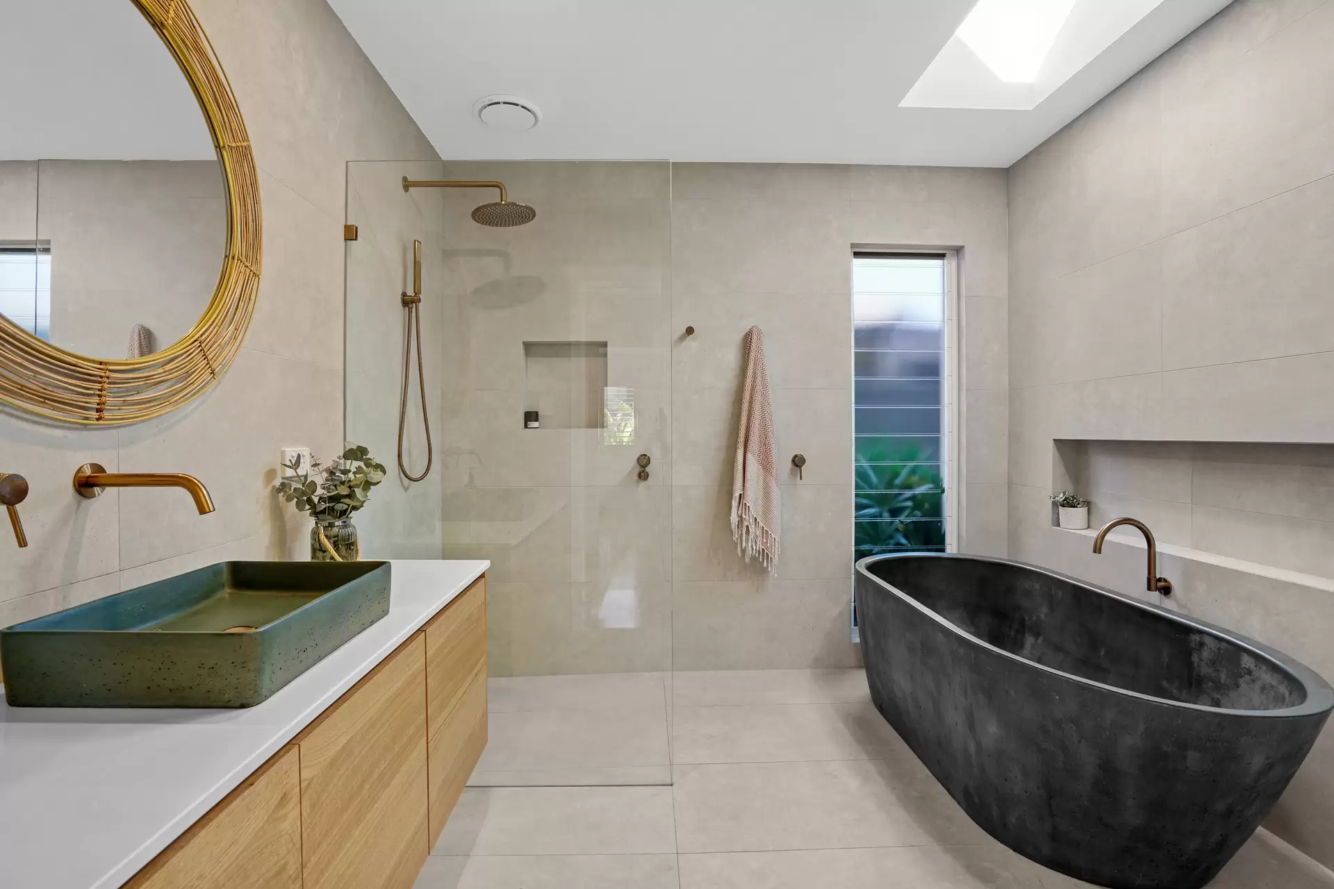 33 Ikkina Road, Burleigh Heads Sold by Queensland Sotheby's International Realty - image 1