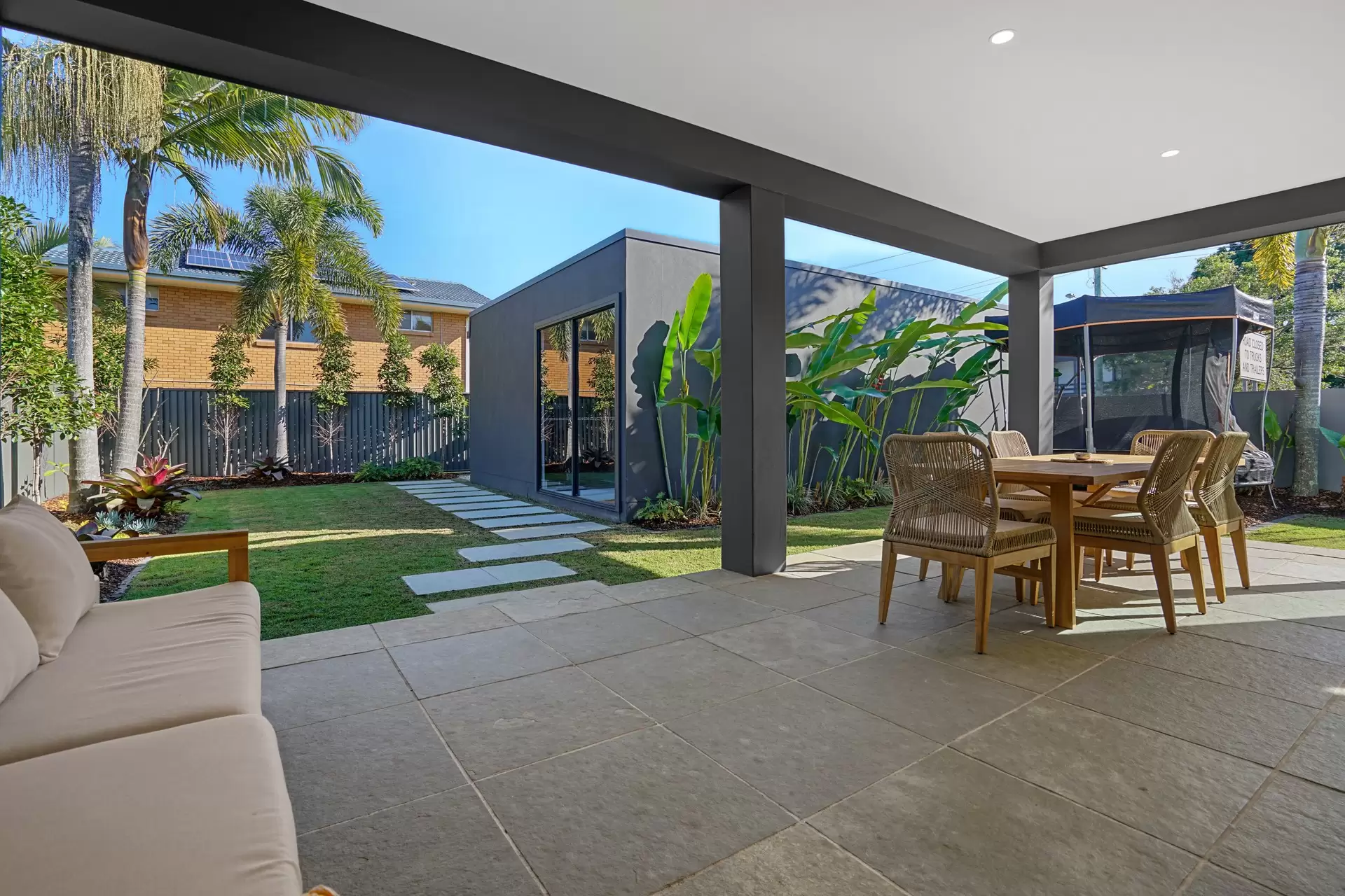 33 Ikkina Road, Burleigh Heads Sold by Queensland Sotheby's International Realty - image 1