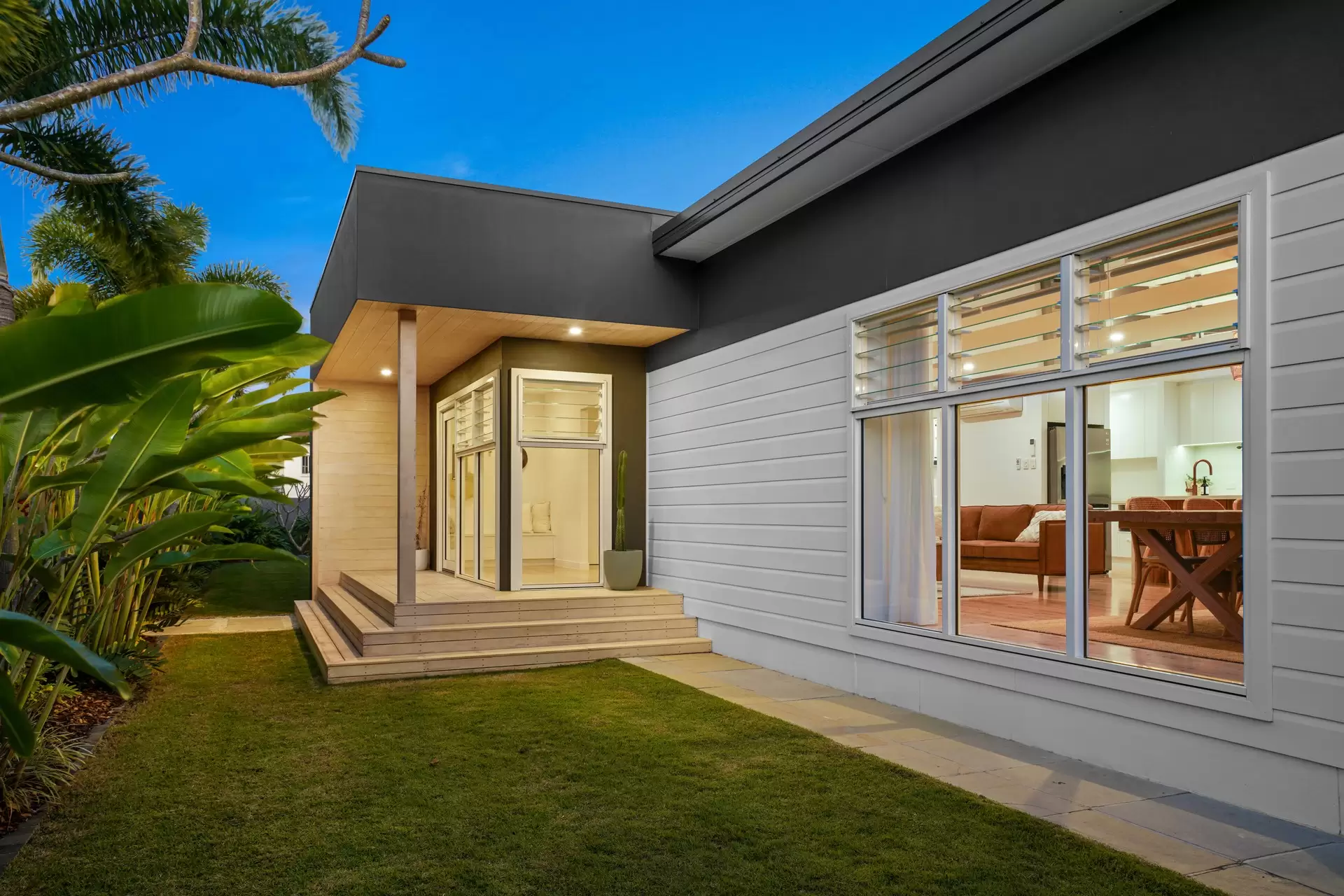 33 Ikkina Road, Burleigh Heads Sold by Queensland Sotheby's International Realty - image 1