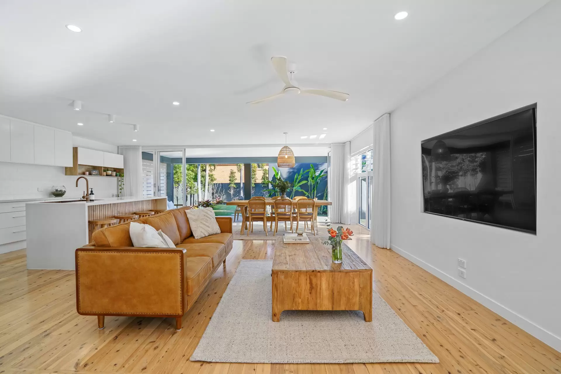 33 Ikkina Road, Burleigh Heads Sold by Queensland Sotheby's International Realty - image 1