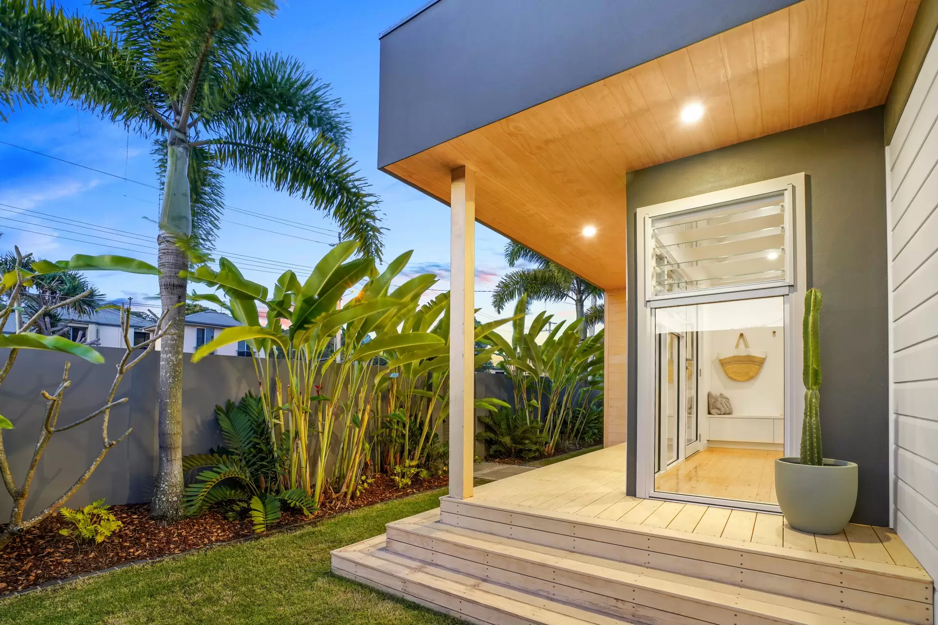 33 Ikkina Road, Burleigh Heads Sold by Queensland Sotheby's International Realty - image 1