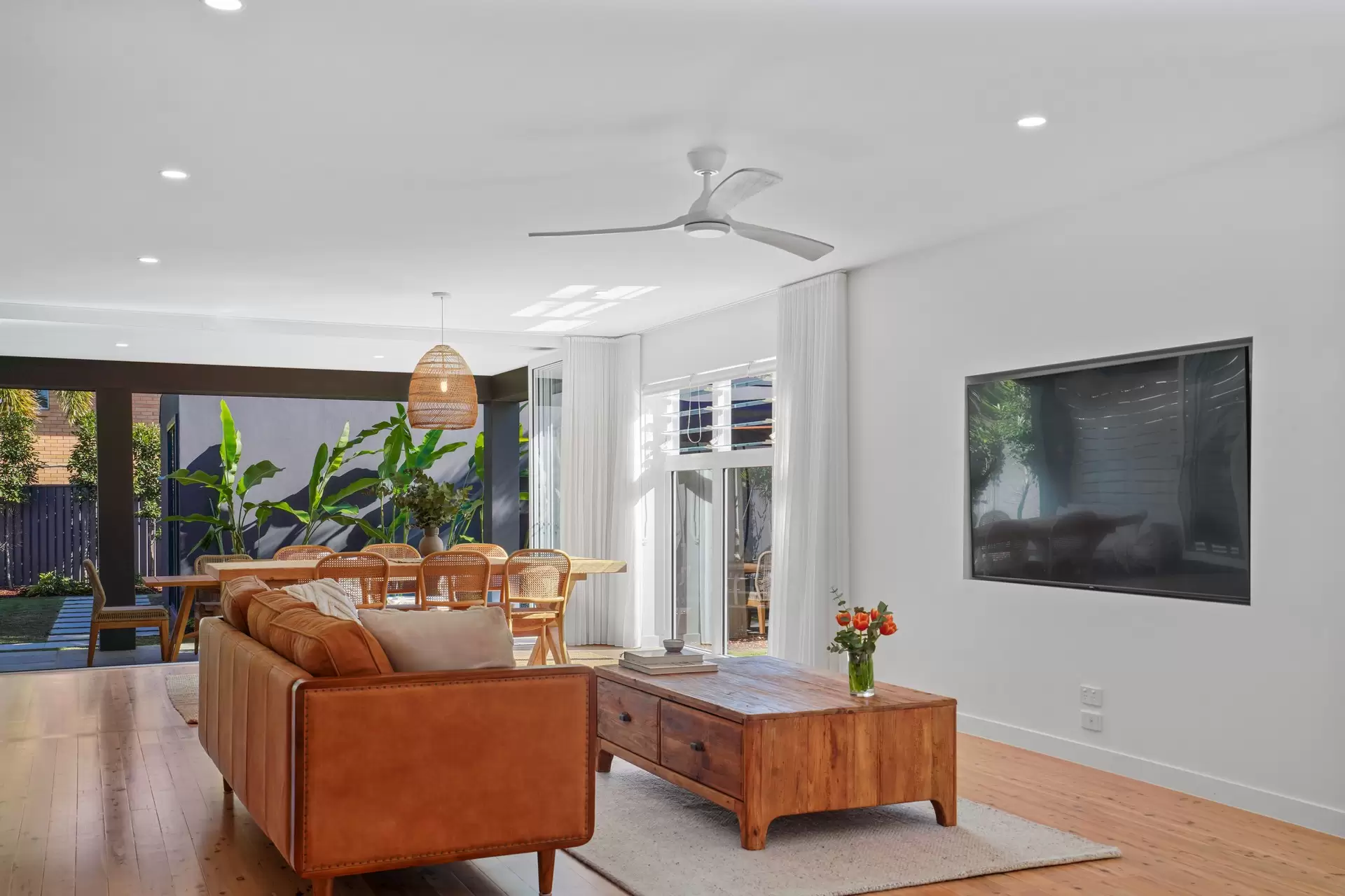 33 Ikkina Road, Burleigh Heads Sold by Queensland Sotheby's International Realty - image 1