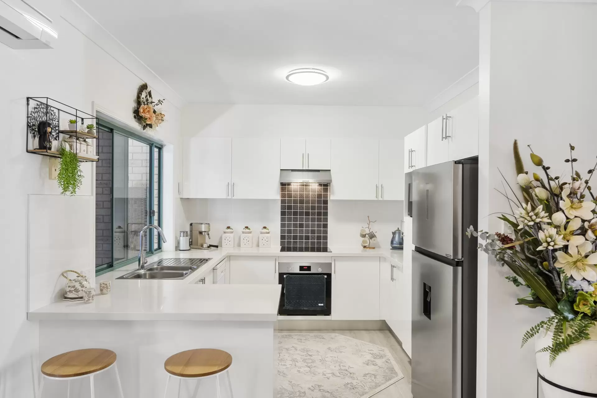 8/299 Main Road, Wellington Point Sold by  - image 1
