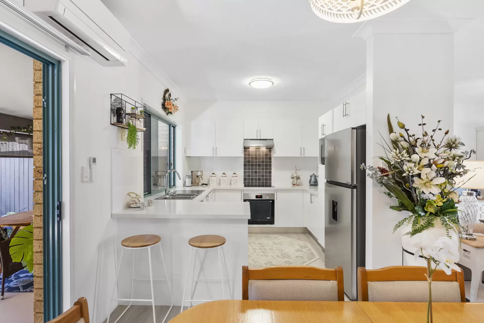 8/299 Main  Road, Wellington Point Sold by Queensland Sotheby's International Realty - image 1