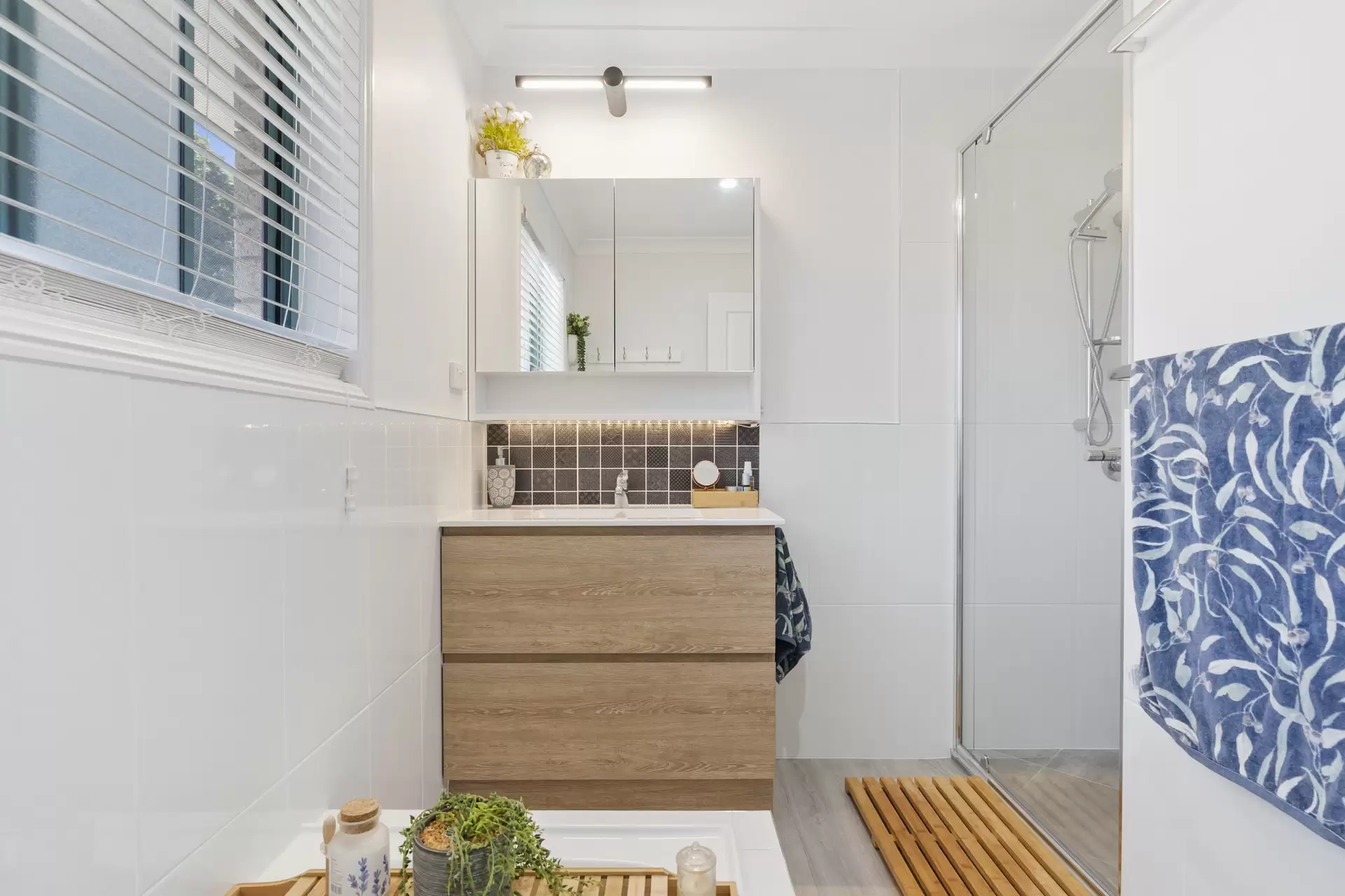 8/299 Main  Road, Wellington Point Sold by Queensland Sotheby's International Realty - image 1