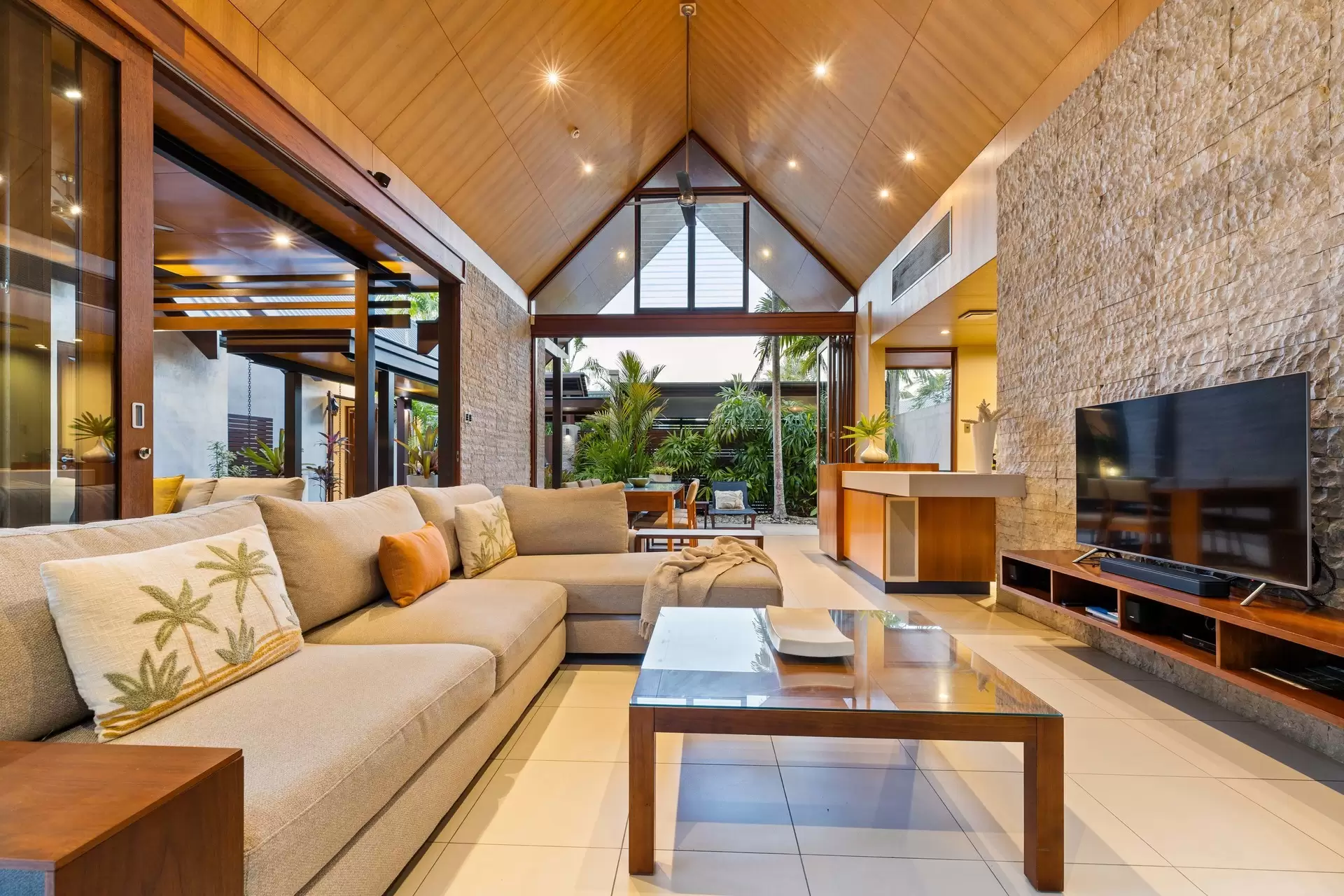 26 Bale Drive, Port Douglas Sold by Queensland Sotheby's International Realty - image 1