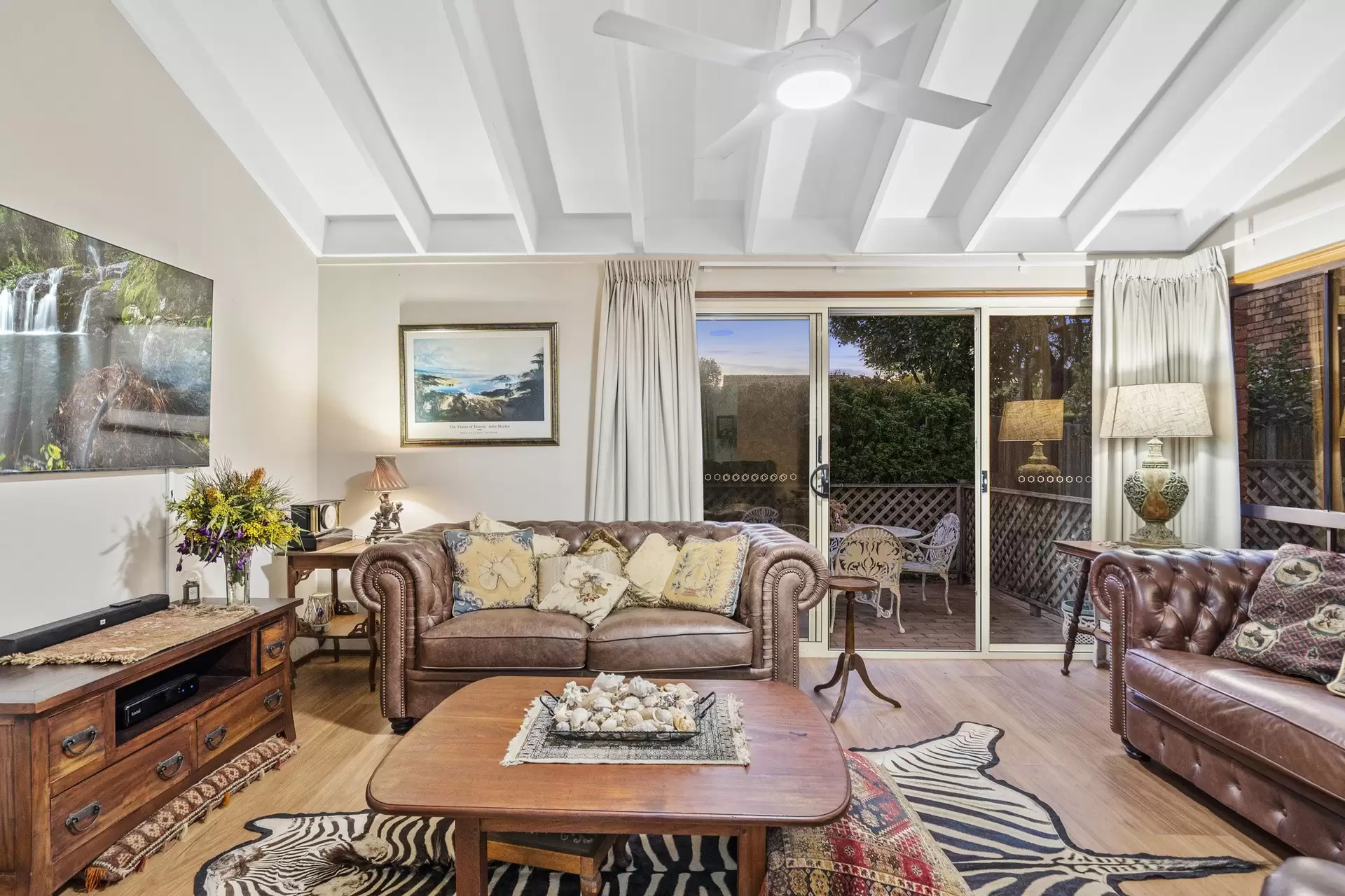 16 Sunshine Drive, Cleveland Sold by Queensland Sotheby's International Realty - image 1