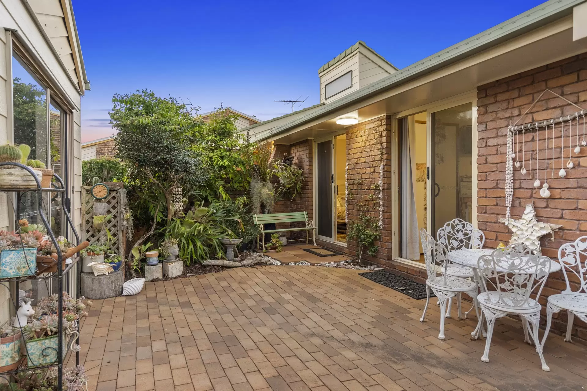 16 Sunshine Drive, Cleveland Sold by Queensland Sotheby's International Realty - image 1
