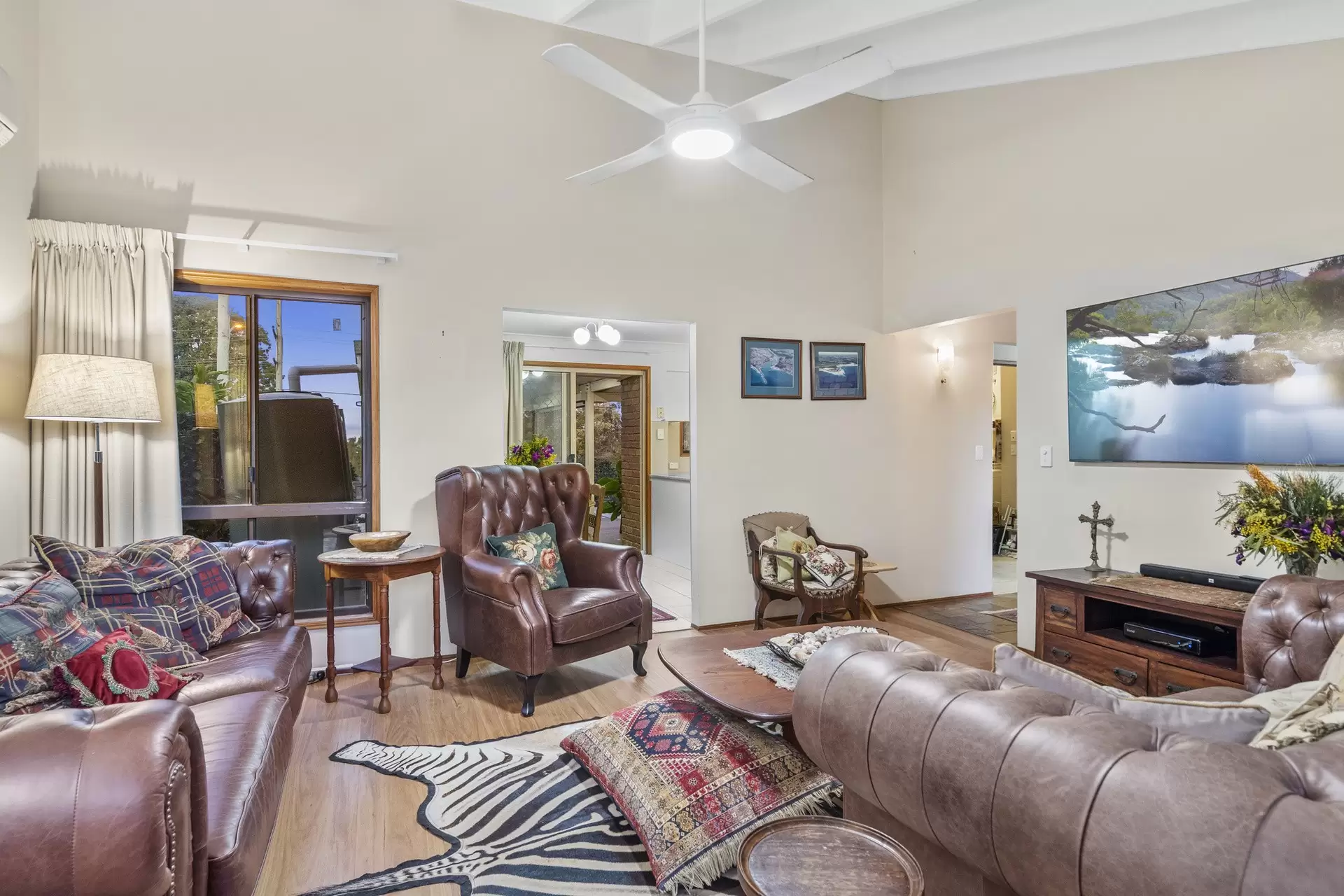 16 Sunshine Drive, Cleveland Sold by Queensland Sotheby's International Realty - image 1