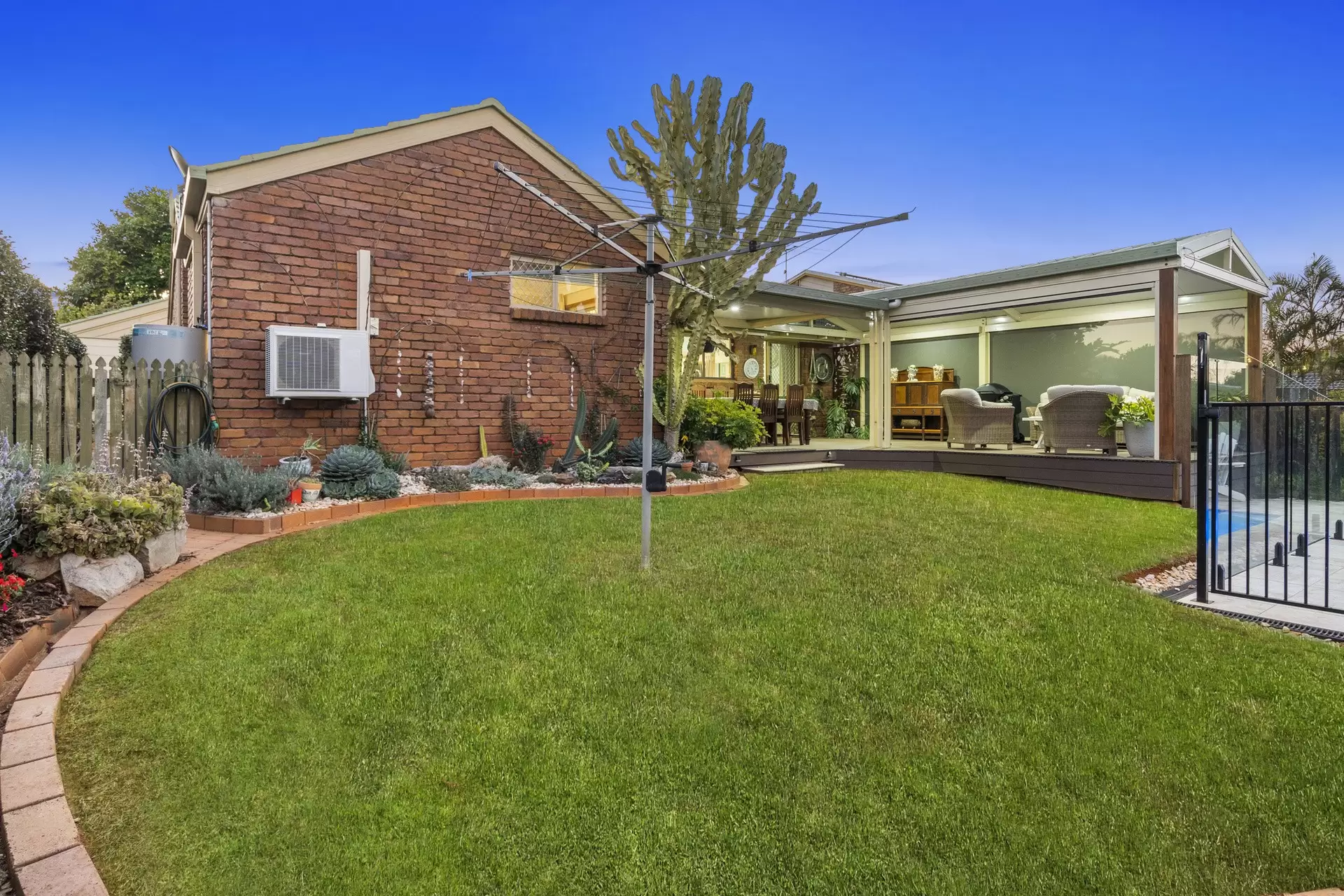16 Sunshine Drive, Cleveland Sold by Queensland Sotheby's International Realty - image 1