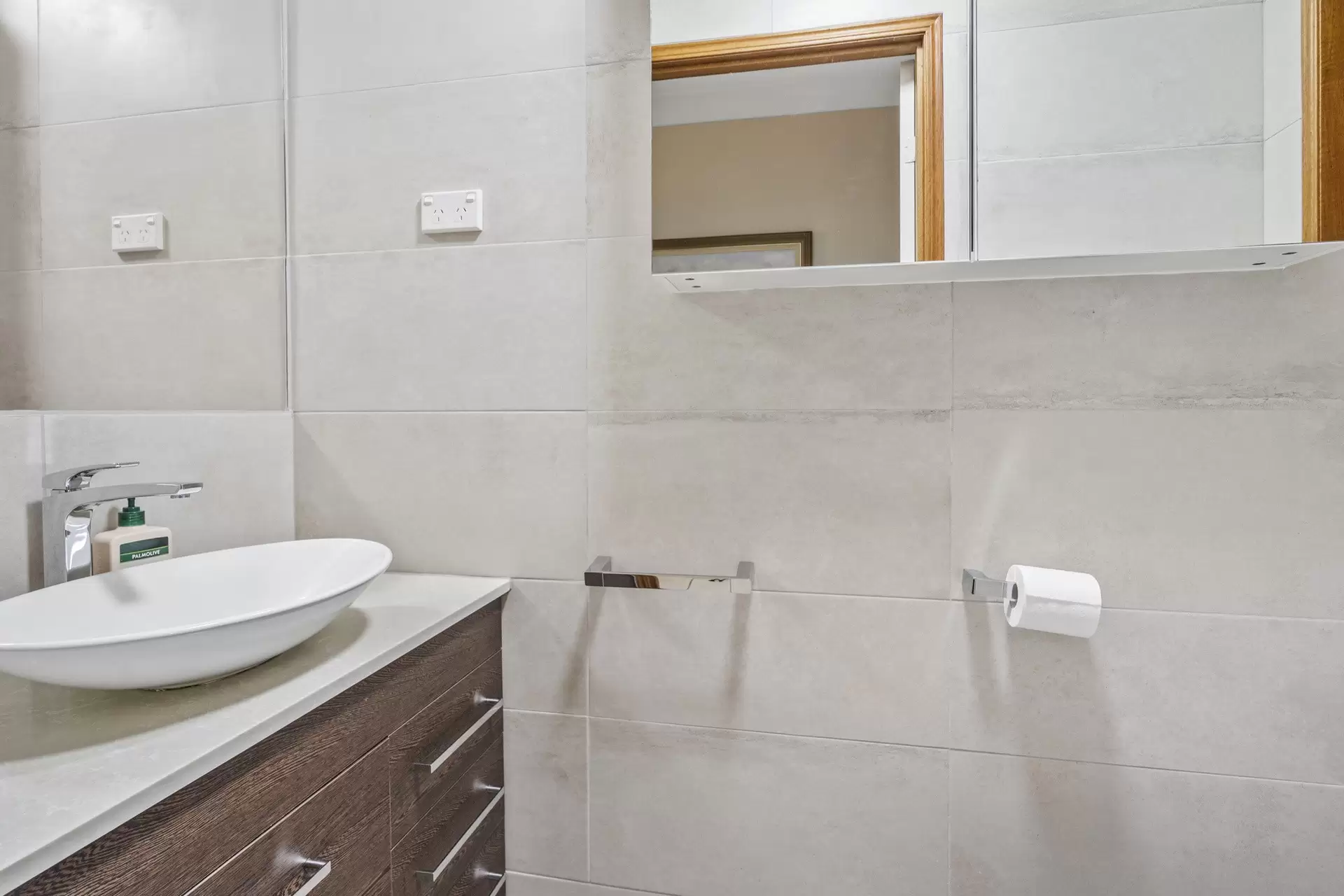 16 Sunshine Drive, Cleveland Sold by Queensland Sotheby's International Realty - image 1