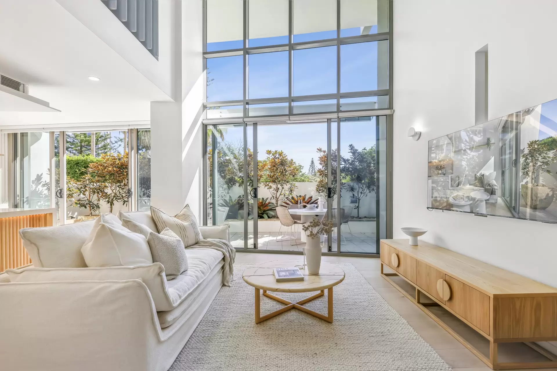 2002/1 Lennie Avenue, Main Beach Sold by Queensland Sotheby's International Realty - image 1