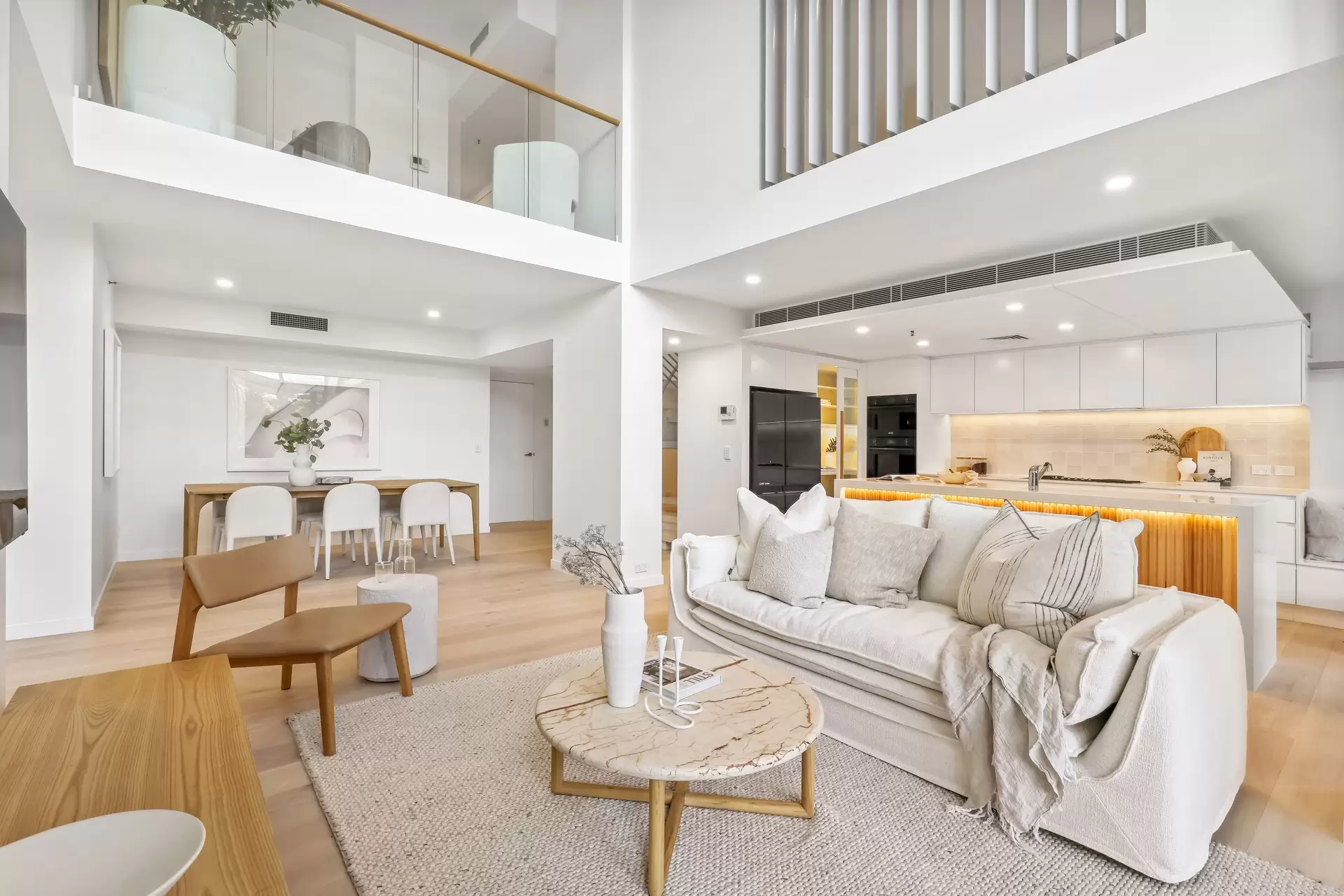 2002/1 Lennie Avenue, Main Beach Sold by Queensland Sotheby's International Realty - image 1