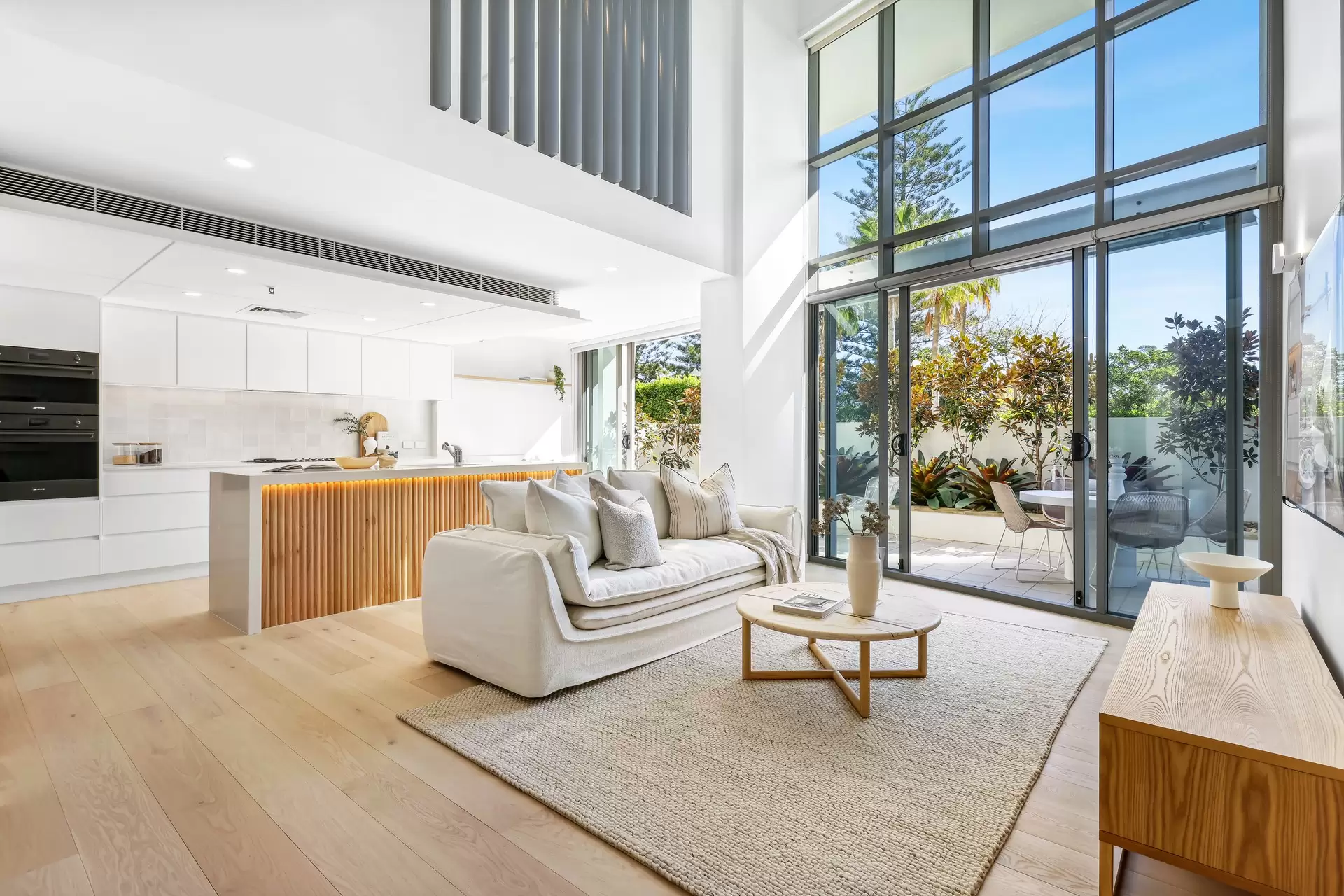 2002/1 Lennie Avenue, Main Beach Sold by Queensland Sotheby's International Realty - image 1