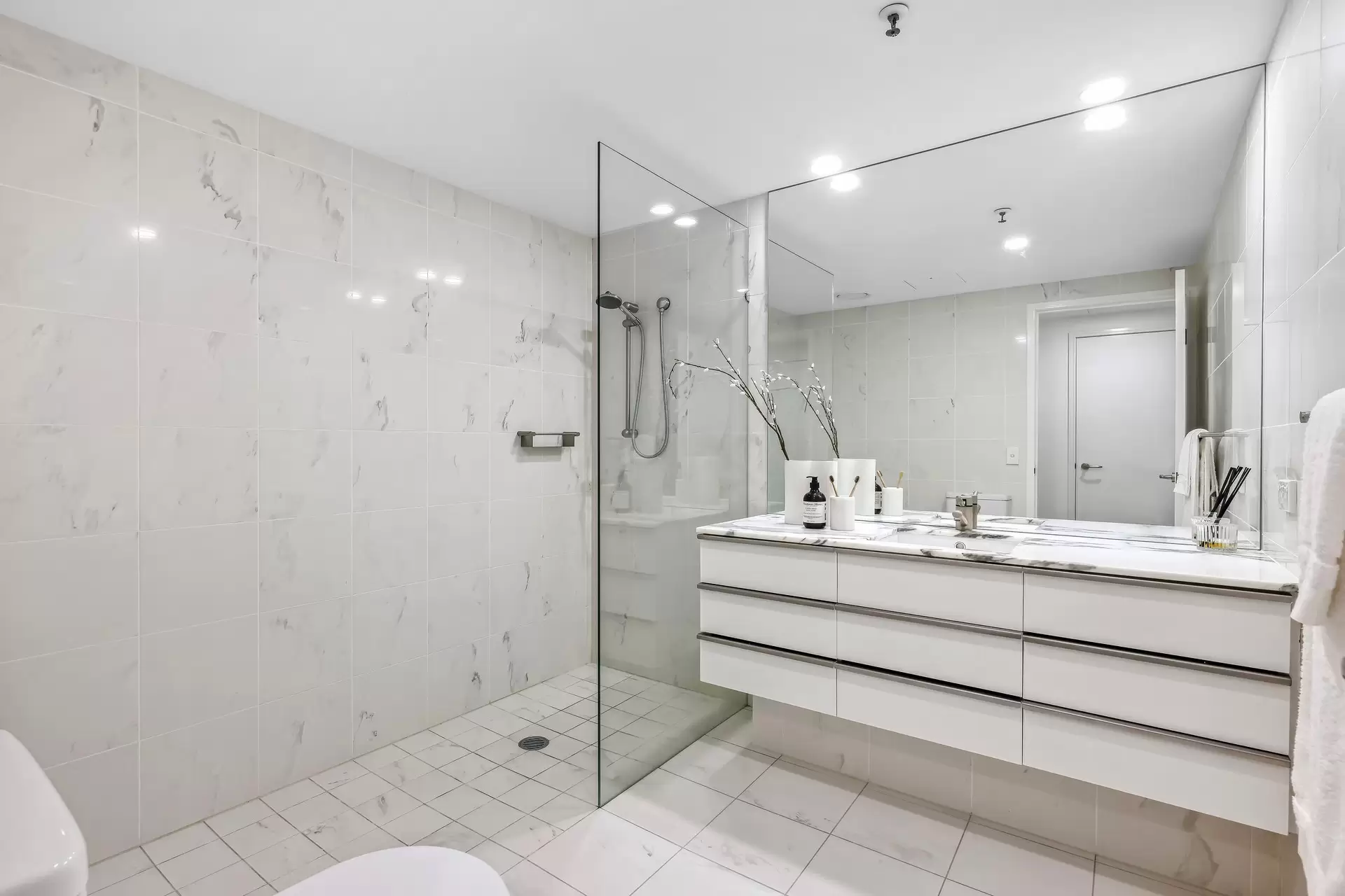 2002/1 Lennie Avenue, Main Beach Sold by Queensland Sotheby's International Realty - image 1