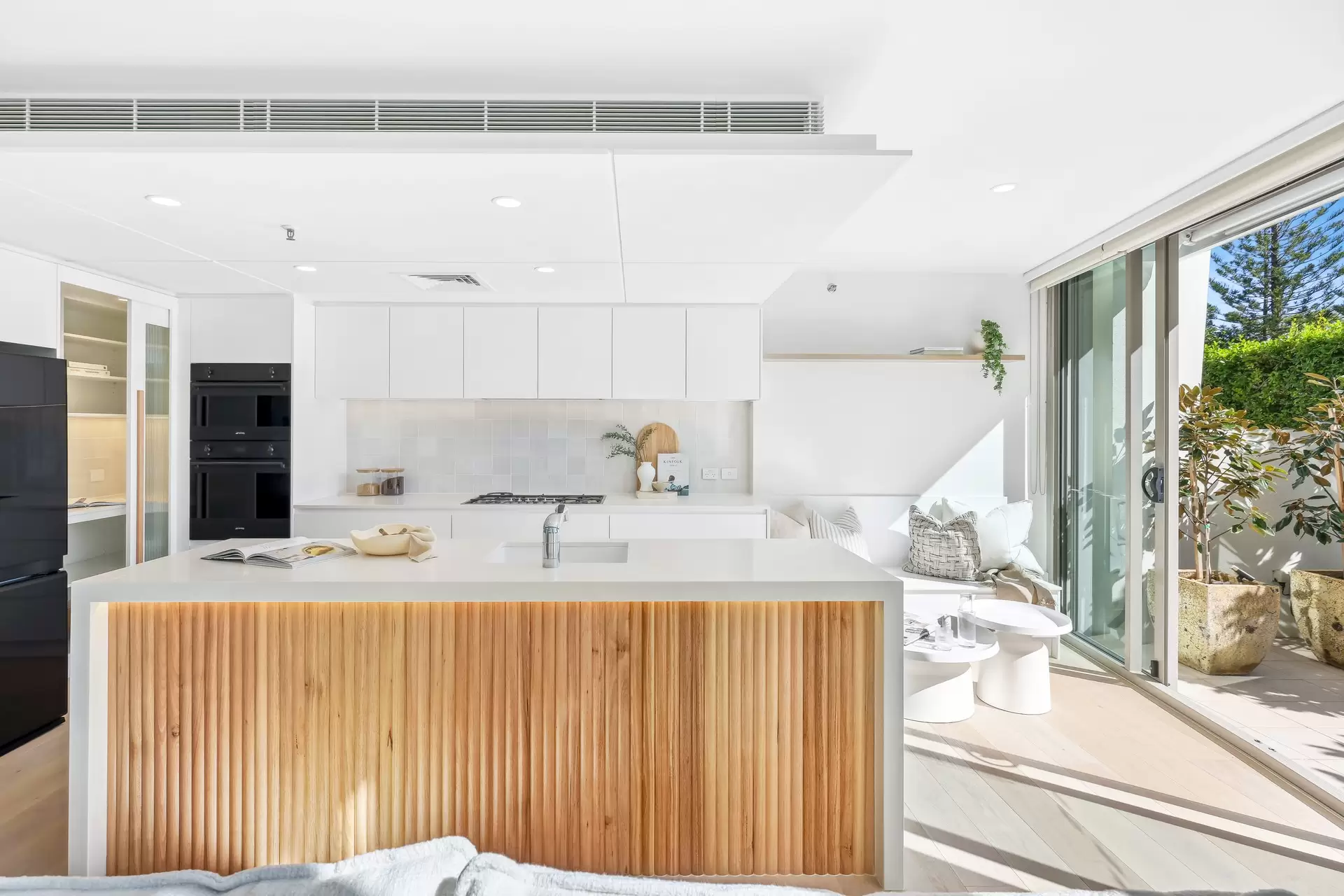 2002/1 Lennie Avenue, Main Beach Sold by Queensland Sotheby's International Realty - image 1