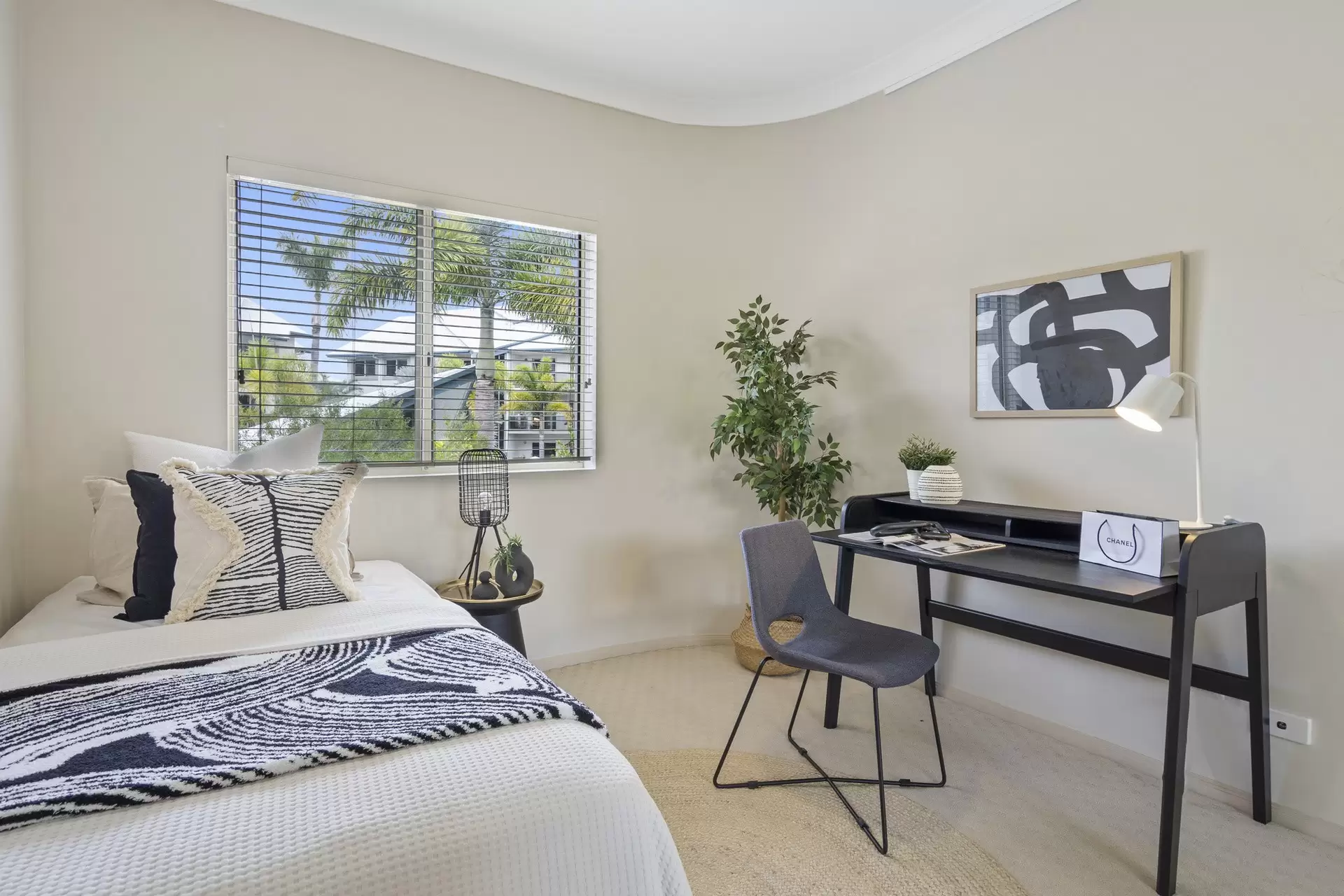 45/13-14 Esperance Court, Cleveland Sold by Queensland Sotheby's International Realty - image 1
