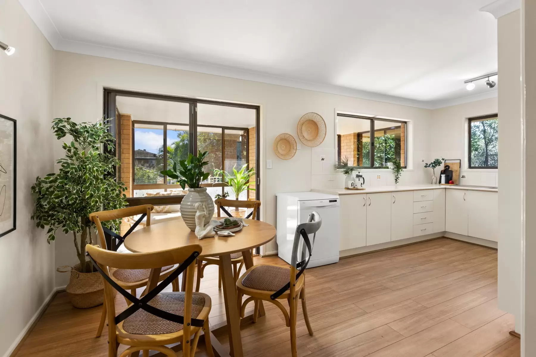 5 Oceanic Street, Wellington Point Sold by Queensland Sotheby's International Realty - image 1