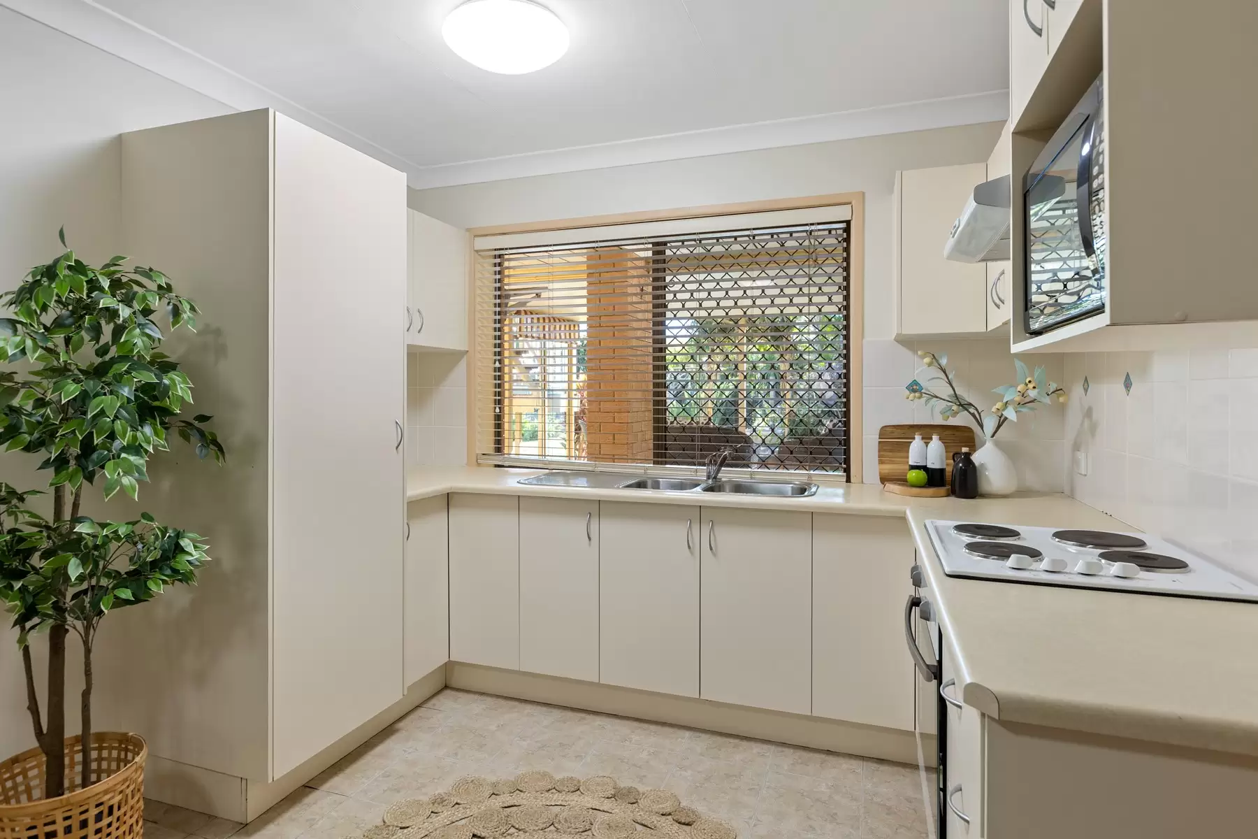 5 Oceanic Street, Wellington Point Sold by Queensland Sotheby's International Realty - image 1