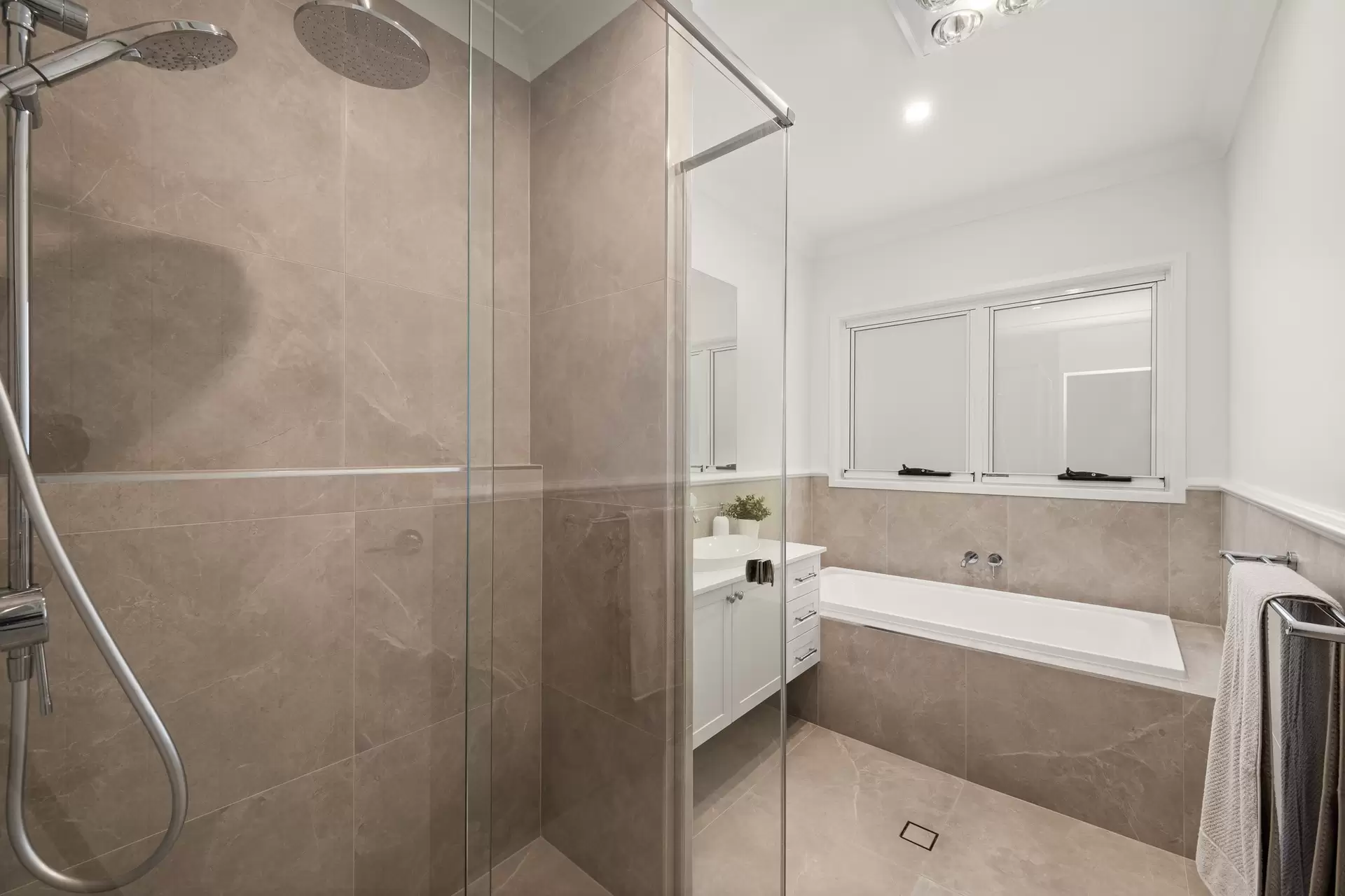 20 Frankit Street, Wavell Heights Sold by Queensland Sotheby's International Realty - image 1