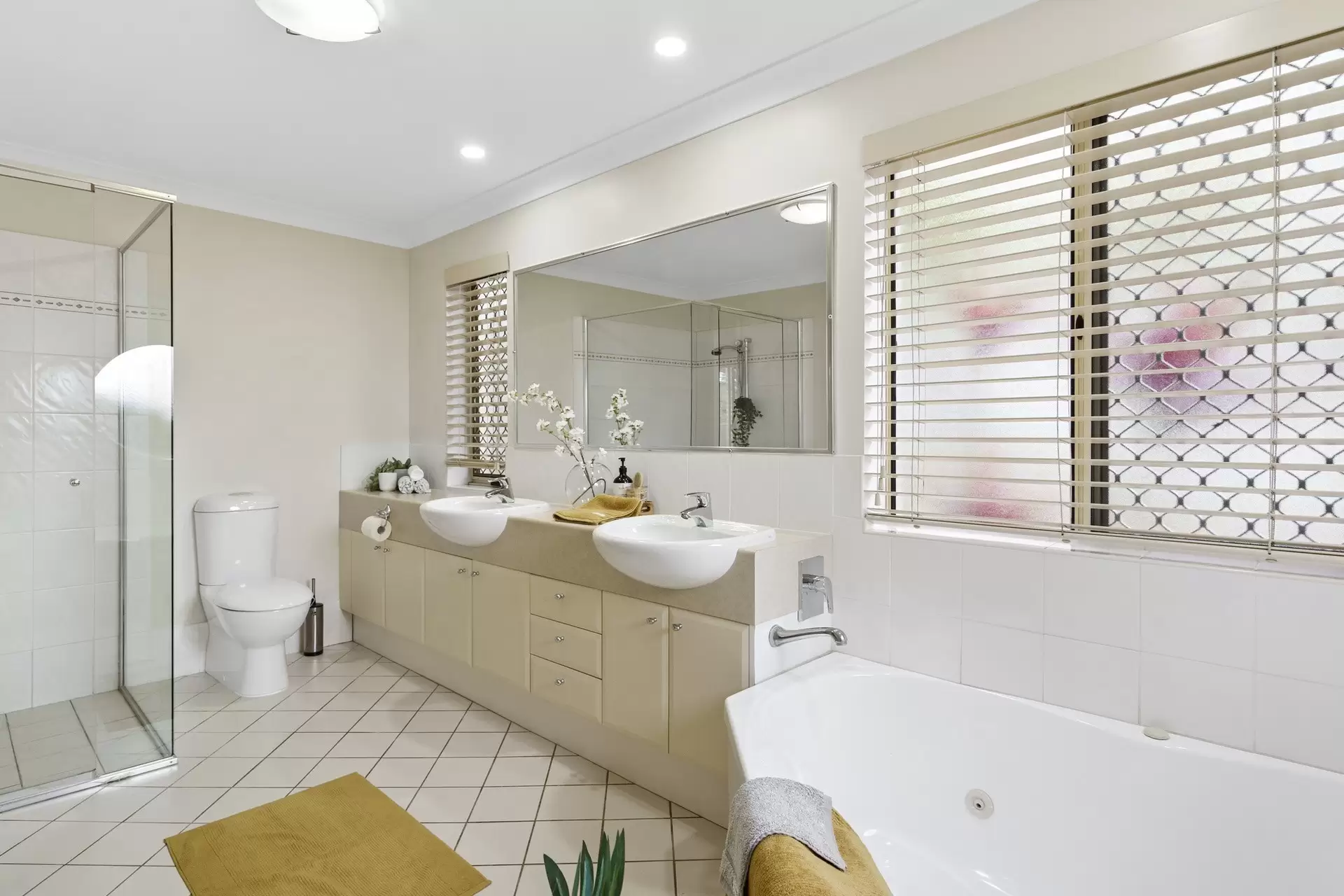43/13-14 Esperance Court, Raby Bay Sold by Queensland Sotheby's International Realty - image 1