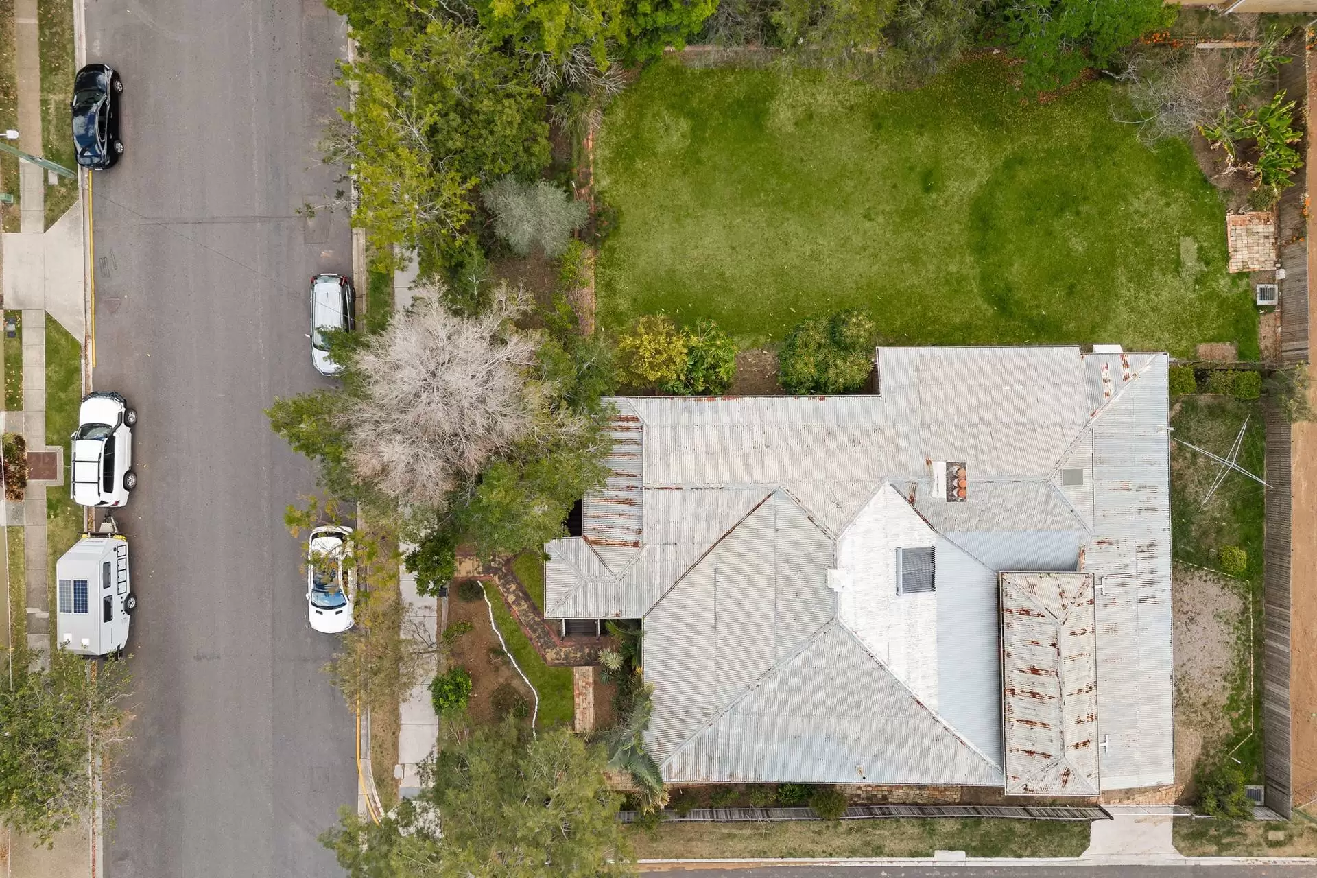 51 Bellevue Terrace, Clayfield Sold by Queensland Sotheby's International Realty - image 1