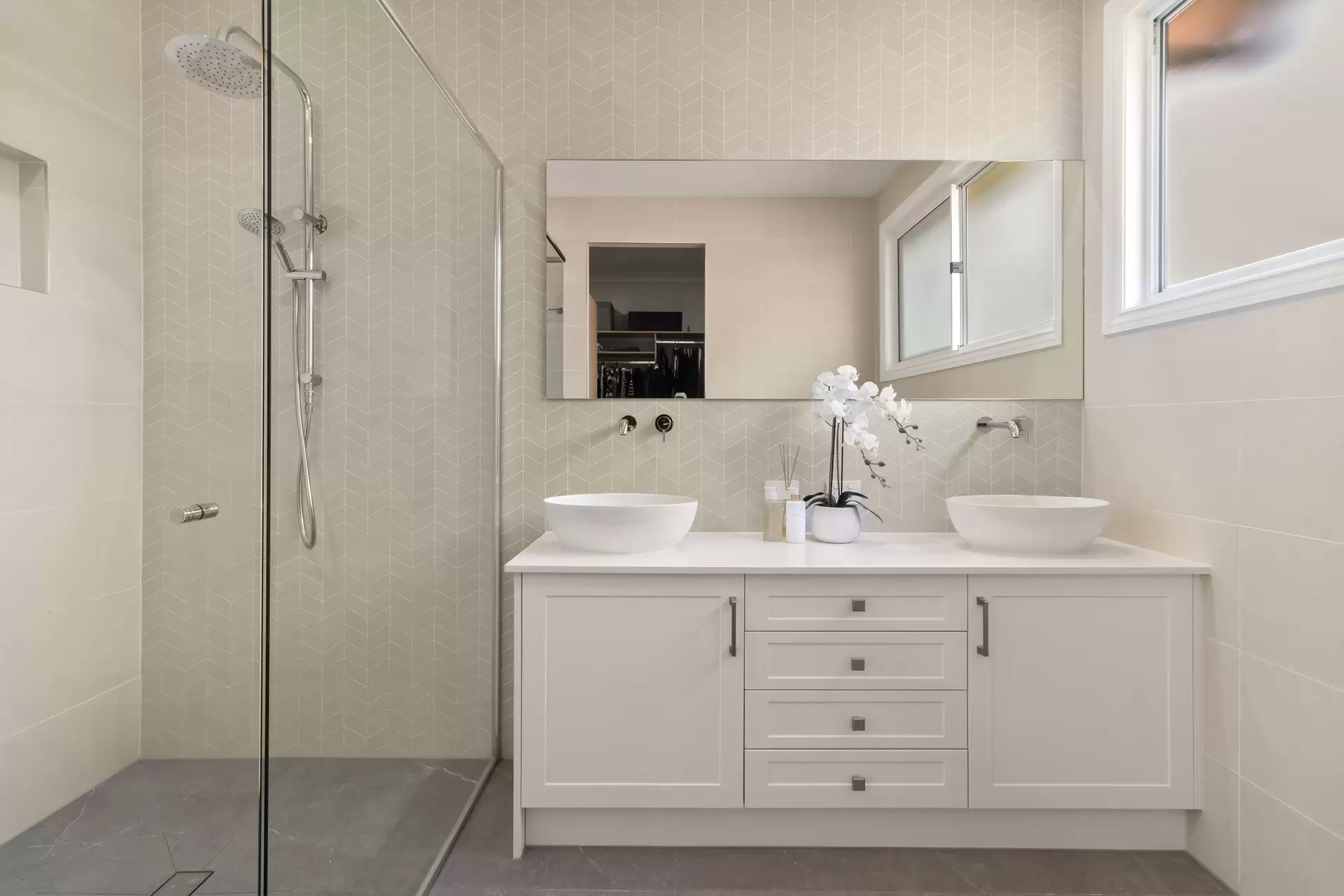 10 Zeehan Street, Wavell Heights Sold by Queensland Sotheby's International Realty - image 1