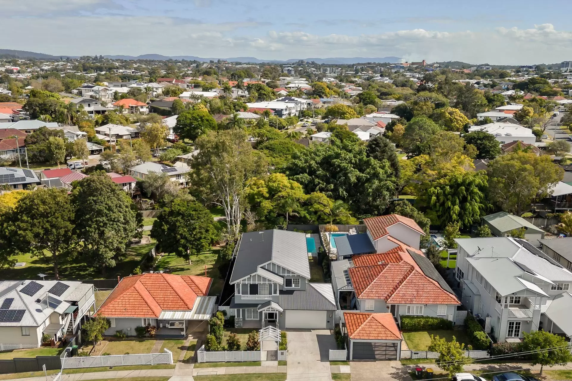 10 Zeehan Street, Wavell Heights Sold by Queensland Sotheby's International Realty - image 1