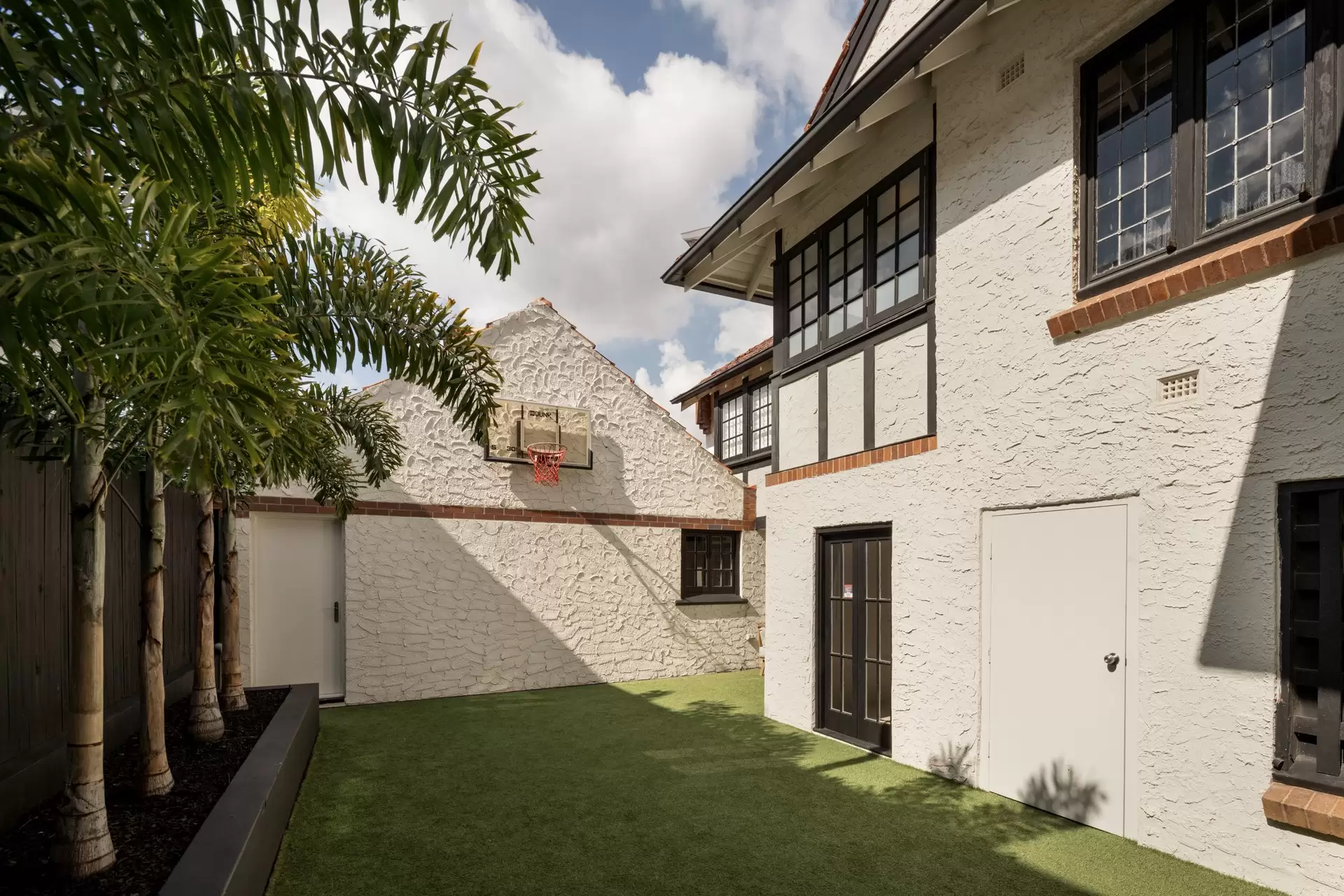 12 Ascot Street, Ascot Sold by Queensland Sotheby's International Realty - image 1