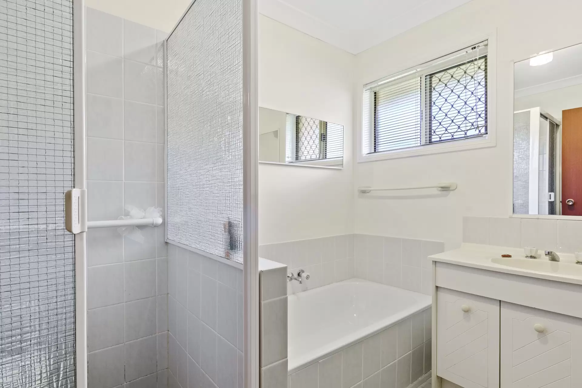 29/124-132 Wellington Street, Ormiston Sold by Queensland Sotheby's International Realty - image 1