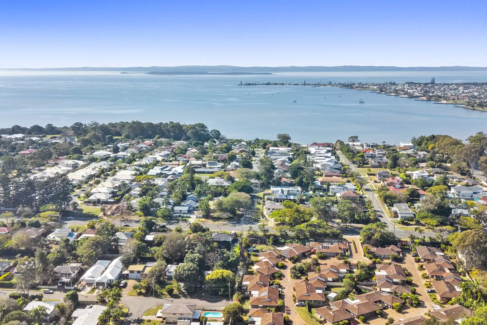 29/124-132 Wellington Street, Ormiston Sold by Queensland Sotheby's International Realty - image 1