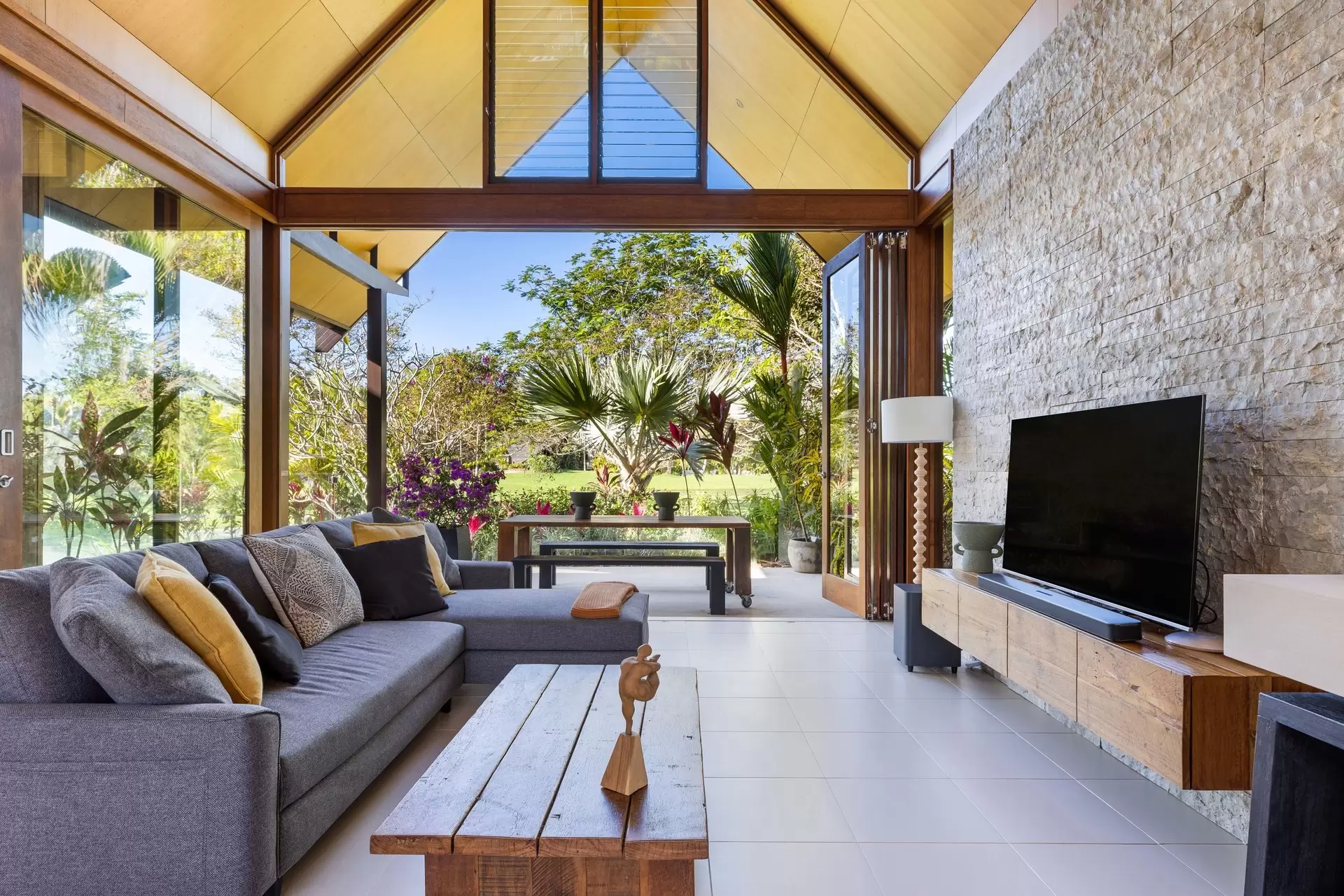 41 Bale Drive, Port Douglas Sold by Queensland Sotheby's International Realty - image 1