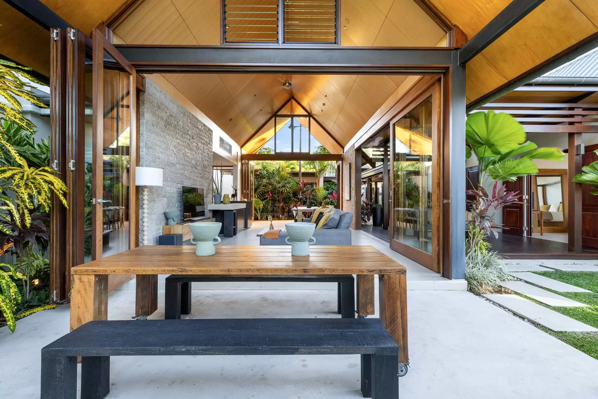 41 Bale Drive, Port Douglas Sold by Queensland Sotheby's International Realty - image 1