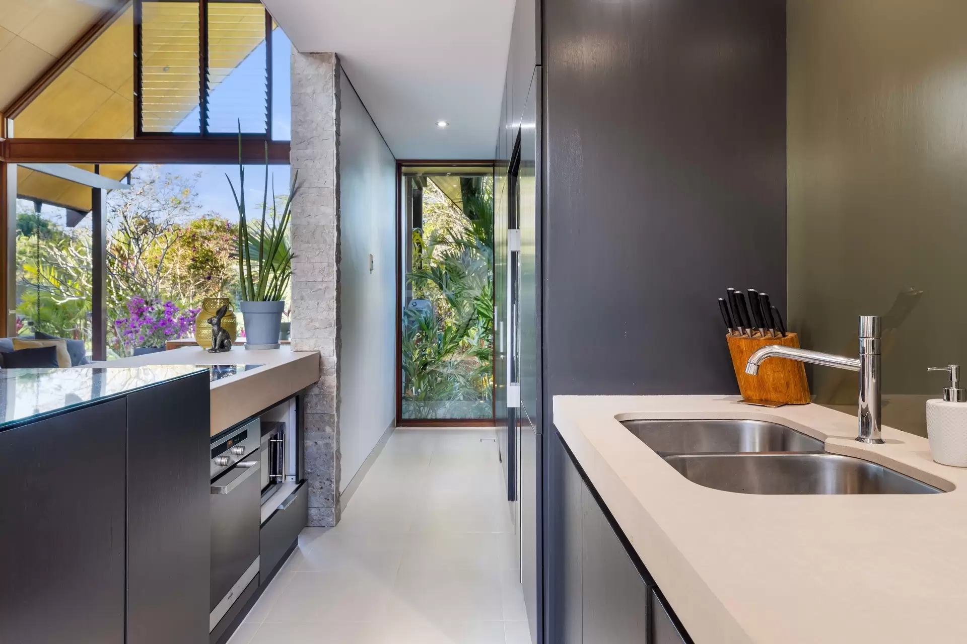 41 Bale Drive, Port Douglas Sold by Queensland Sotheby's International Realty - image 1