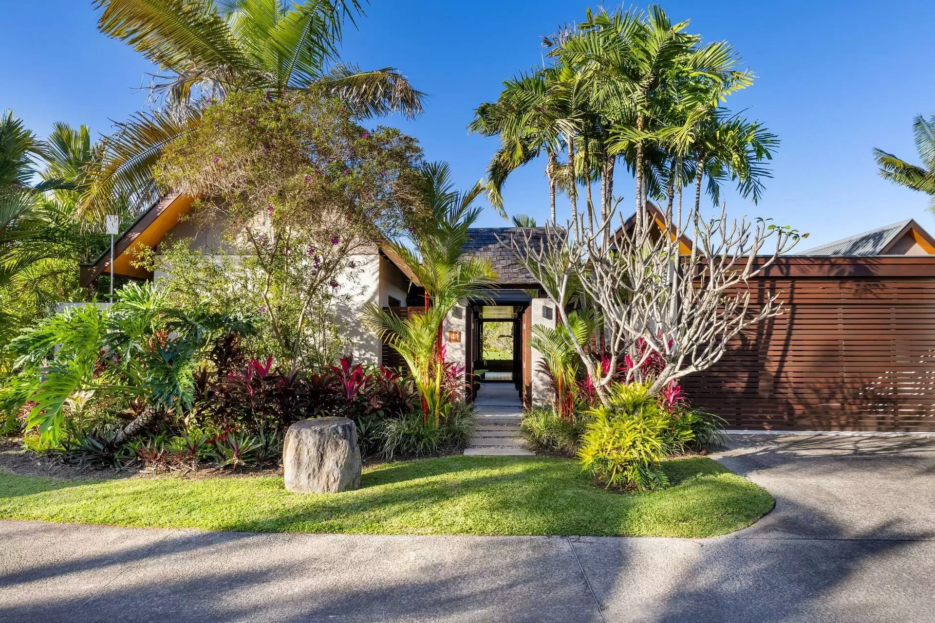 41 Bale Drive, Port Douglas Sold by Queensland Sotheby's International Realty - image 1