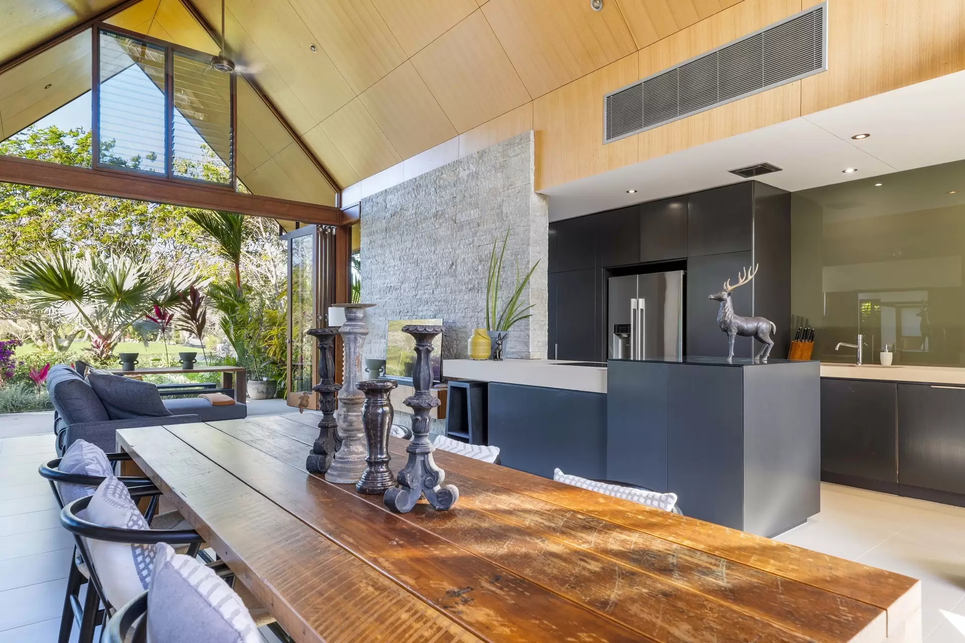 41 Bale Drive, Port Douglas Sold by Queensland Sotheby's International Realty - image 1
