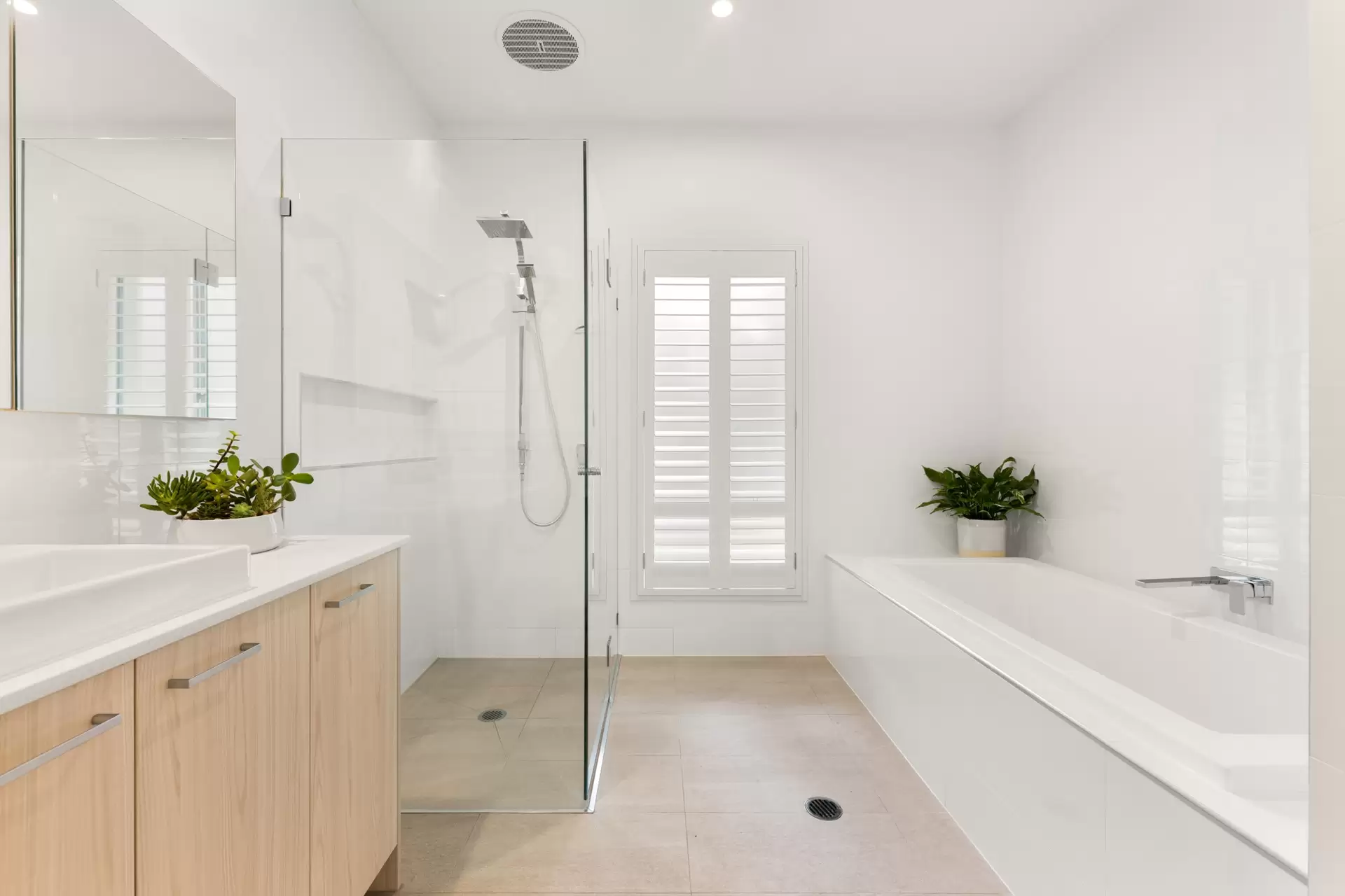 181 Bacton Road, Chandler Sold by Queensland Sotheby's International Realty - image 1