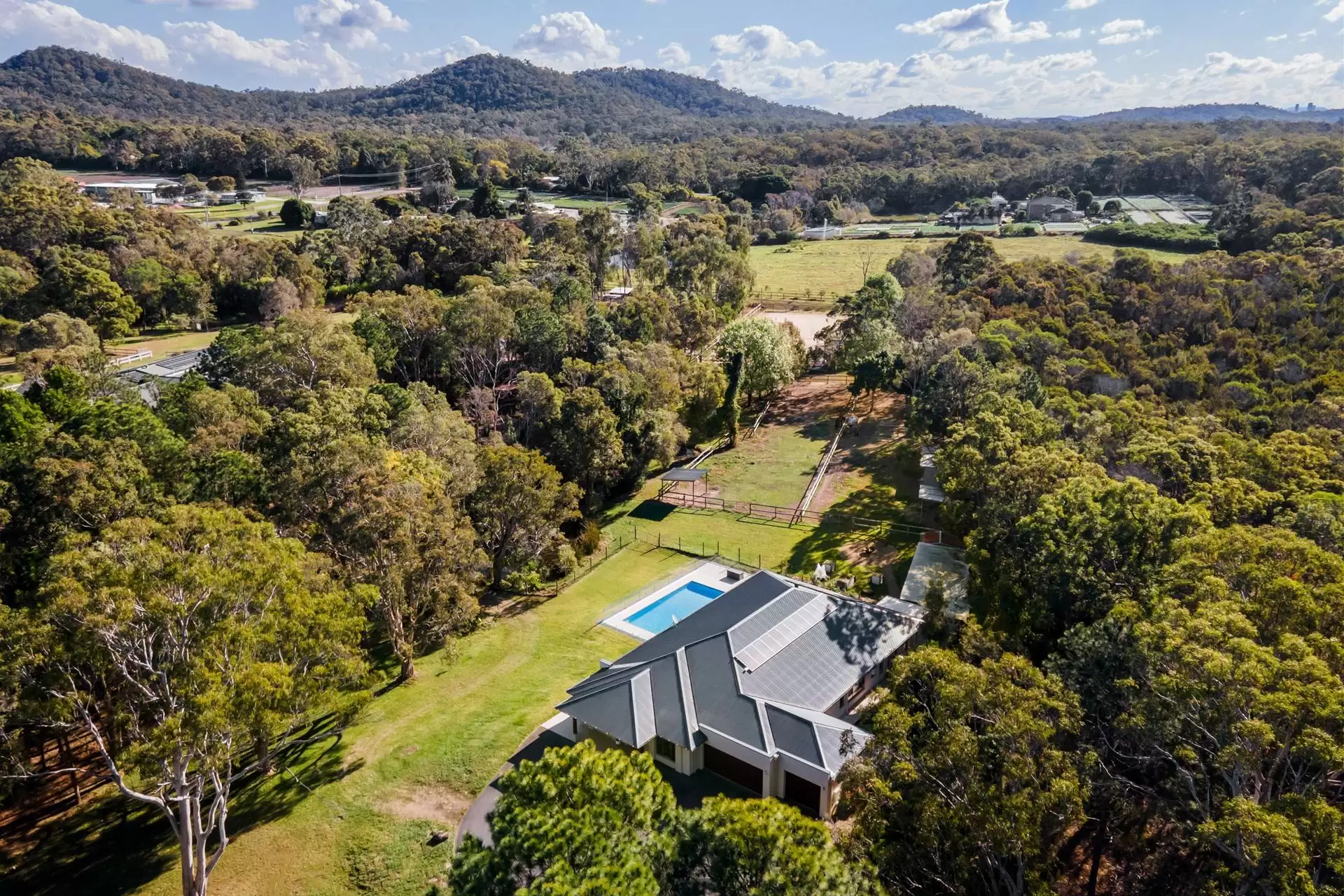181 Bacton Road, Chandler Sold by Queensland Sotheby's International Realty - image 1