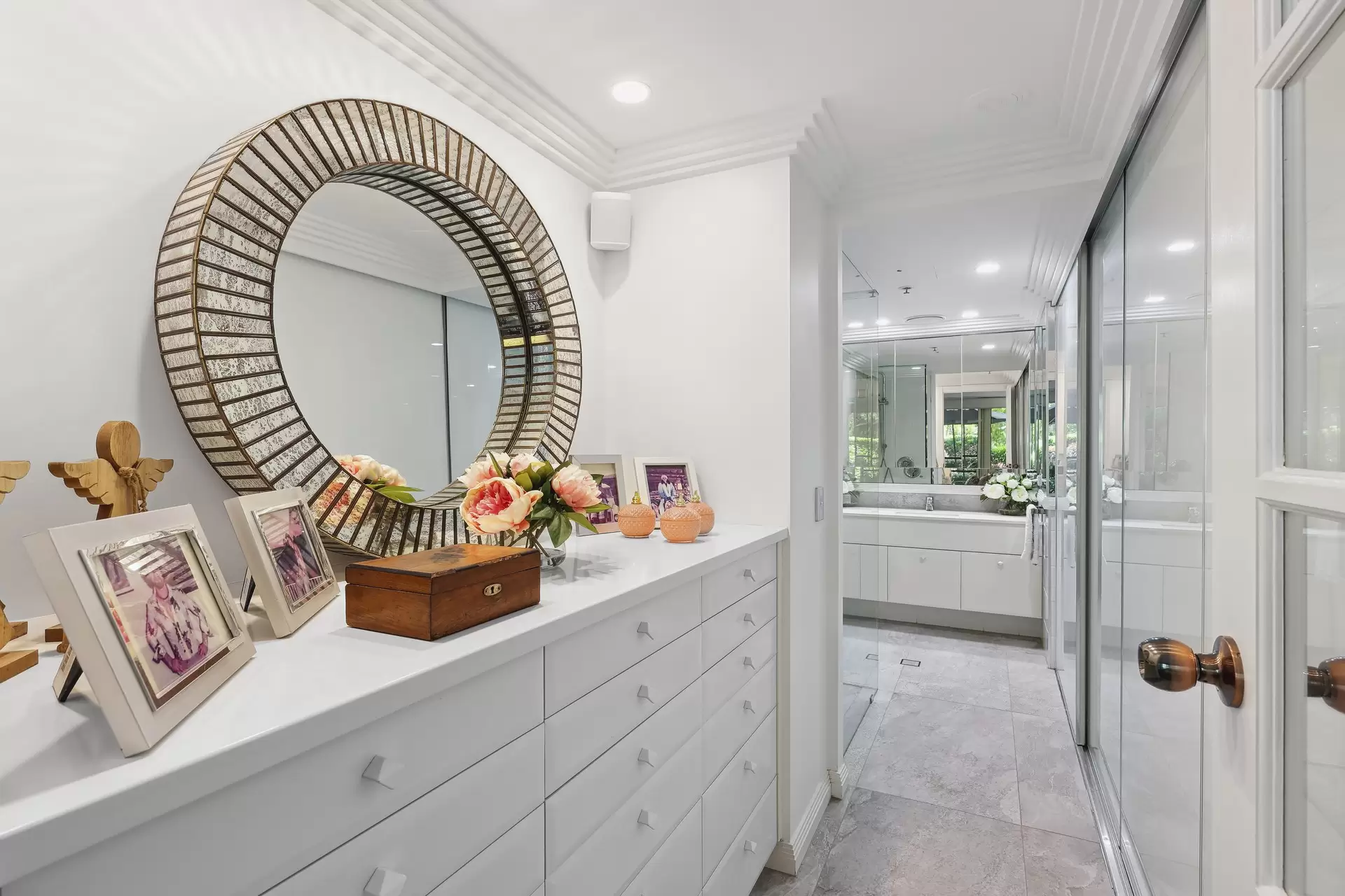 1002/1 Lennie Avenue, Main Beach Sold by Queensland Sotheby's International Realty - image 1