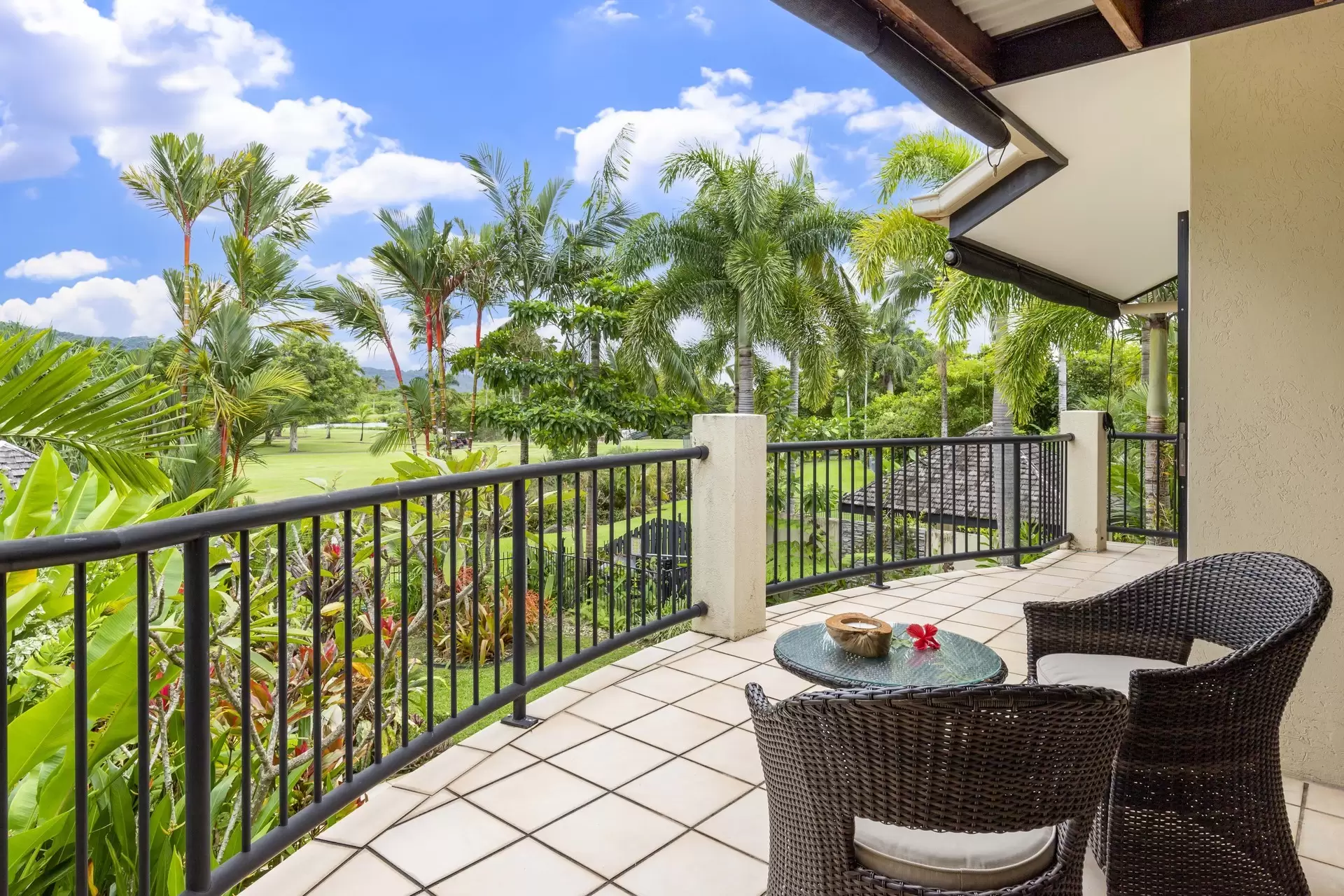 7/11-17 St Crispins Avenue, Port Douglas Sold by Queensland Sotheby's International Realty - image 1