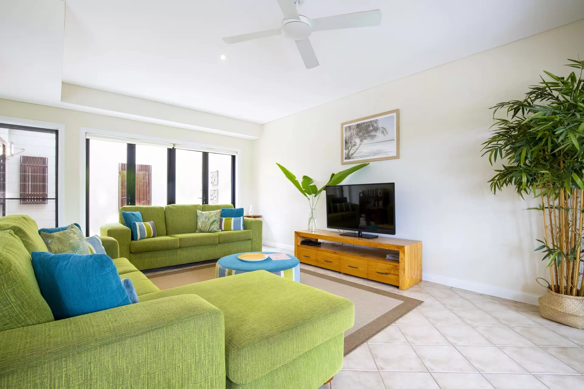 7/11-17 St Crispins Avenue, Port Douglas Sold by  - image 1