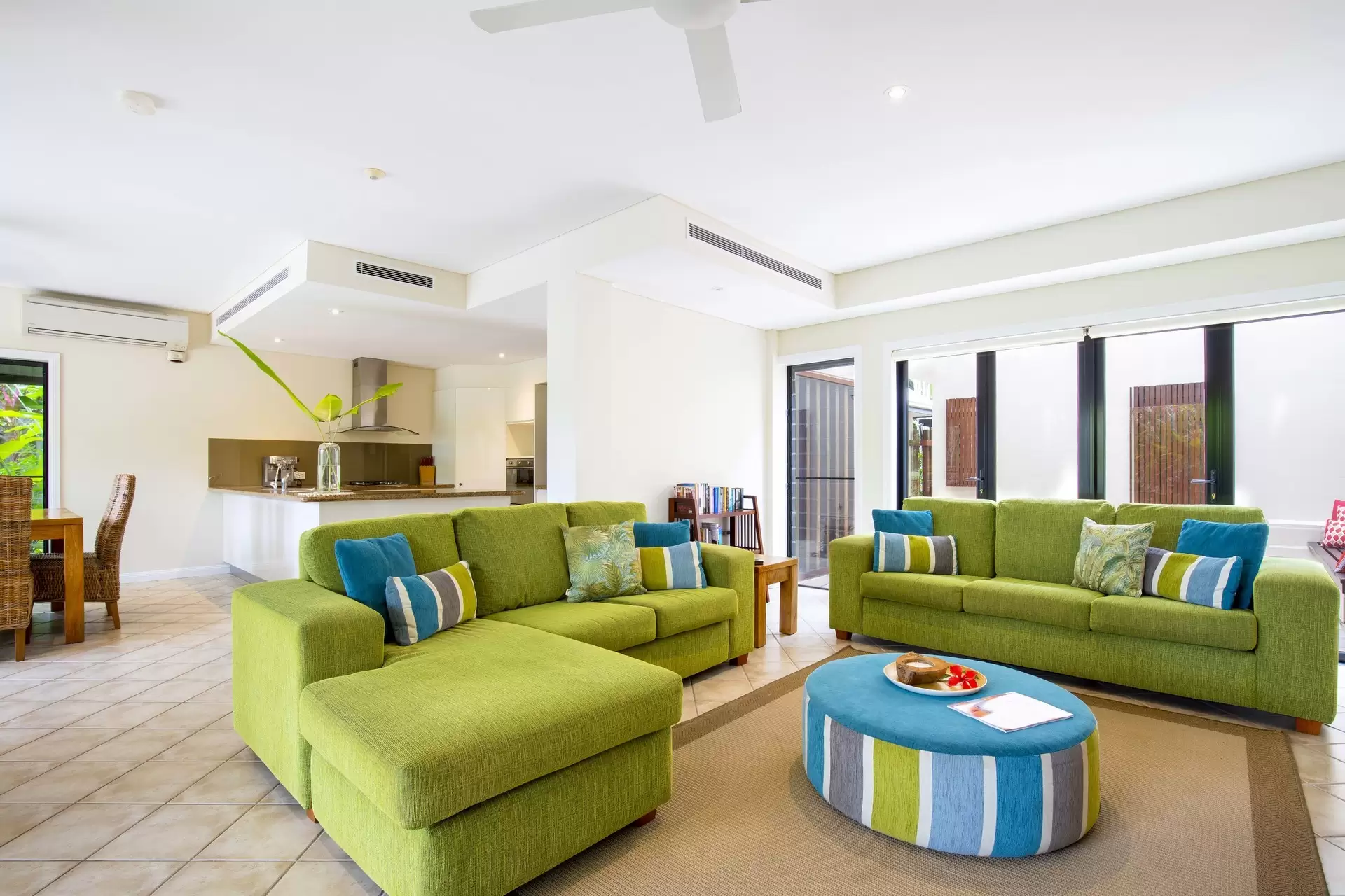 7/11-17 St Crispins Avenue, Port Douglas Sold by Queensland Sotheby's International Realty - image 1