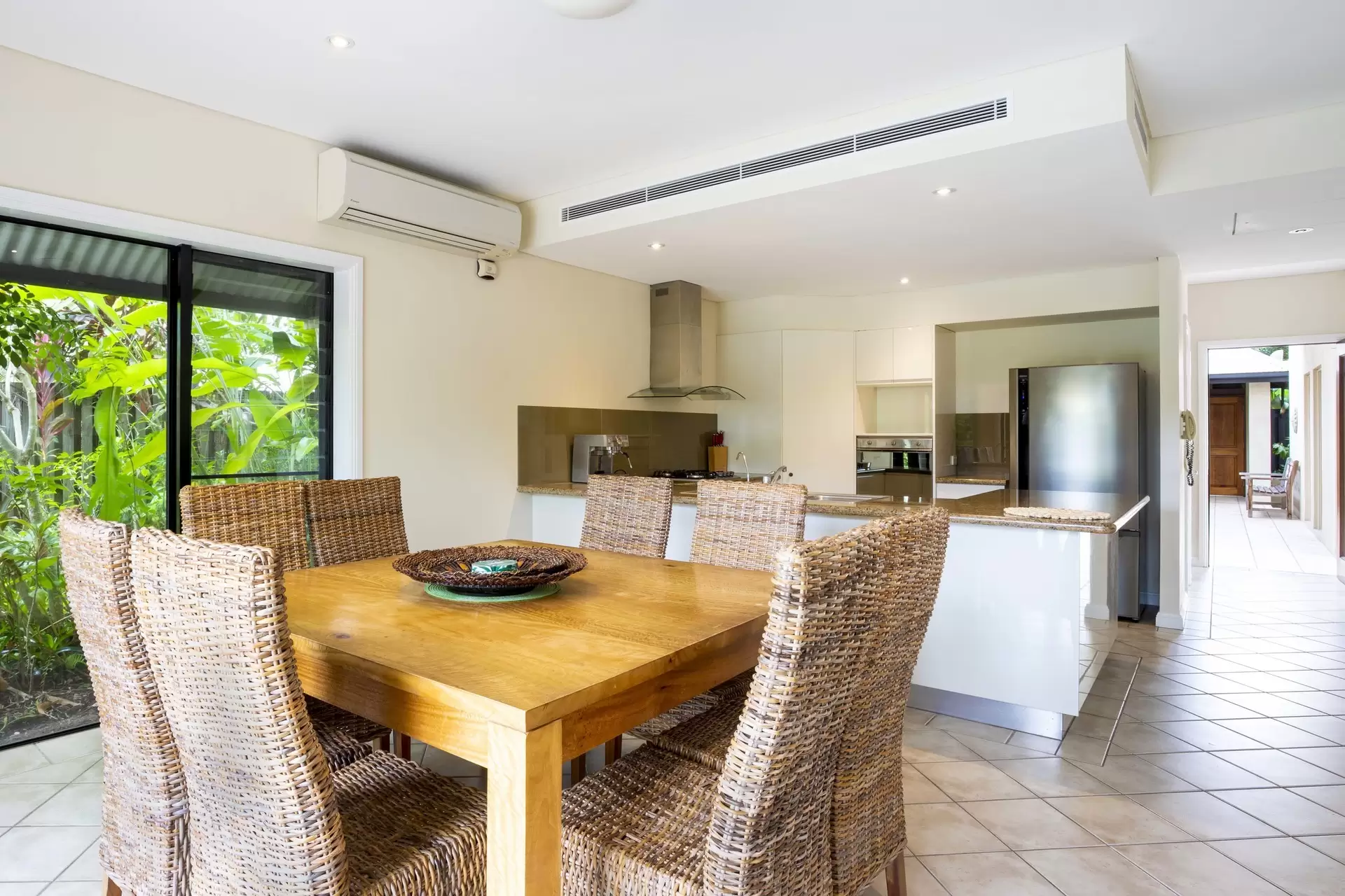 7/11-17 St Crispins Avenue, Port Douglas Sold by Queensland Sotheby's International Realty - image 1